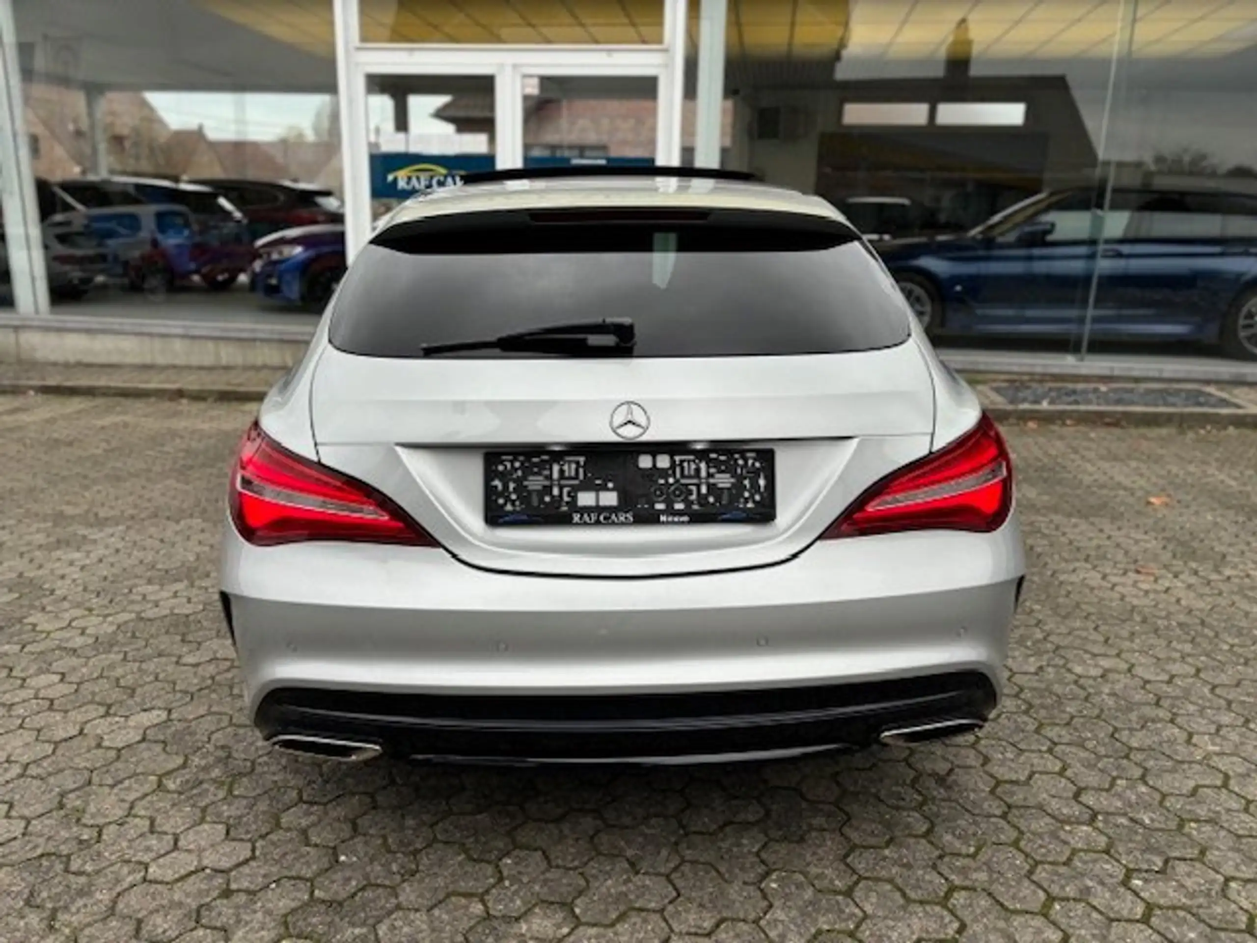 Mercedes-Benz - CLA 180