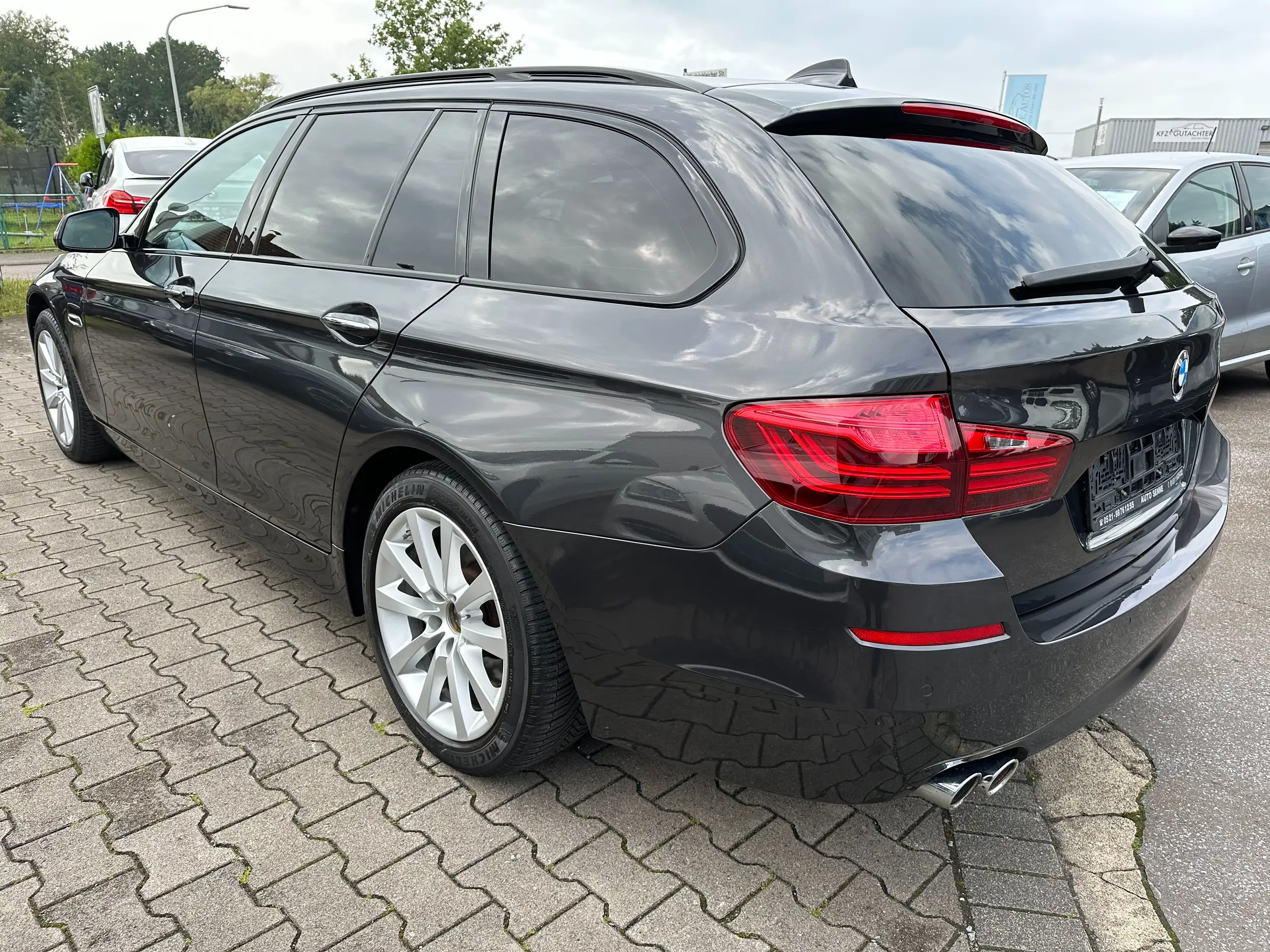 BMW - 525