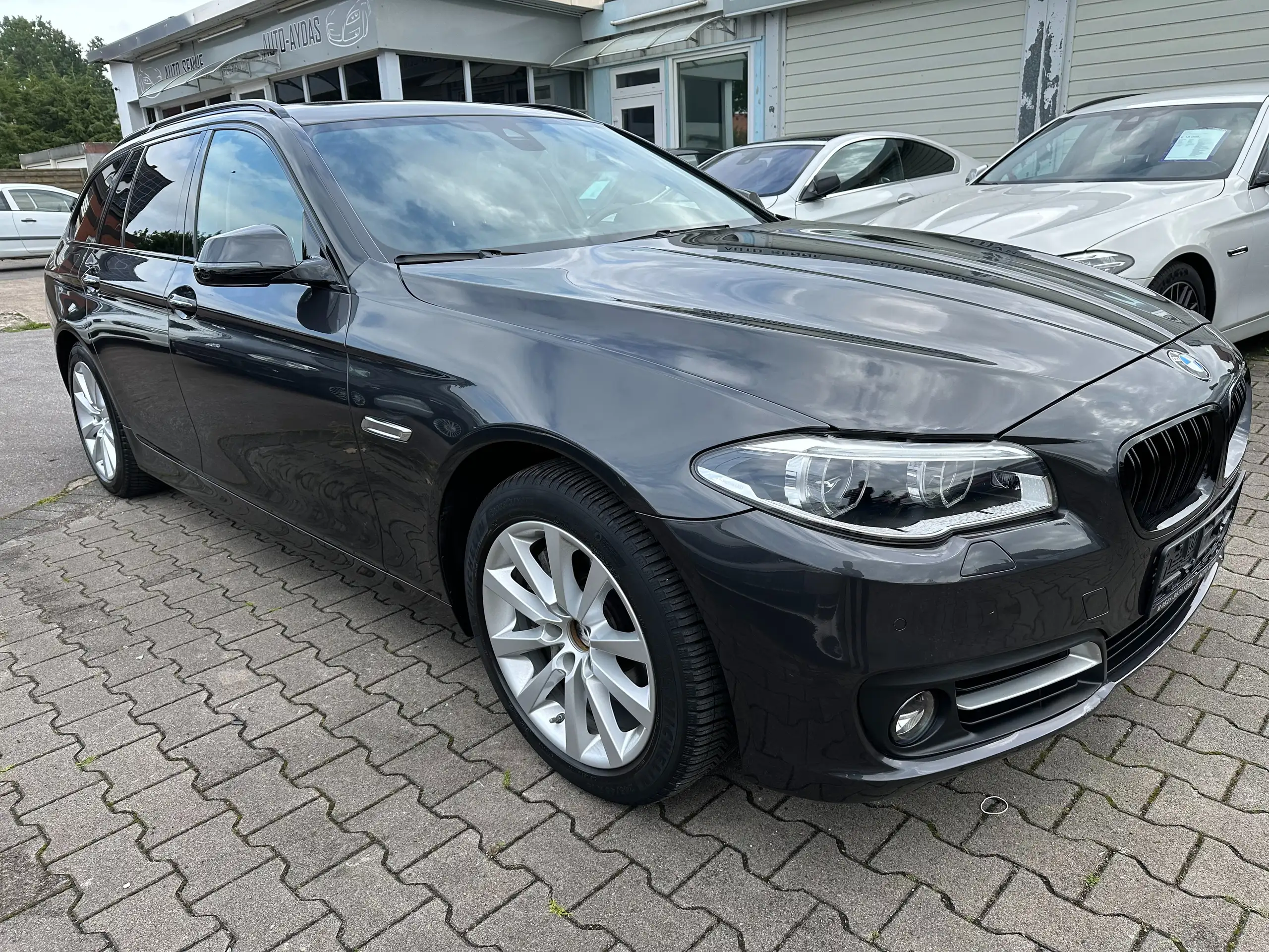 BMW - 525