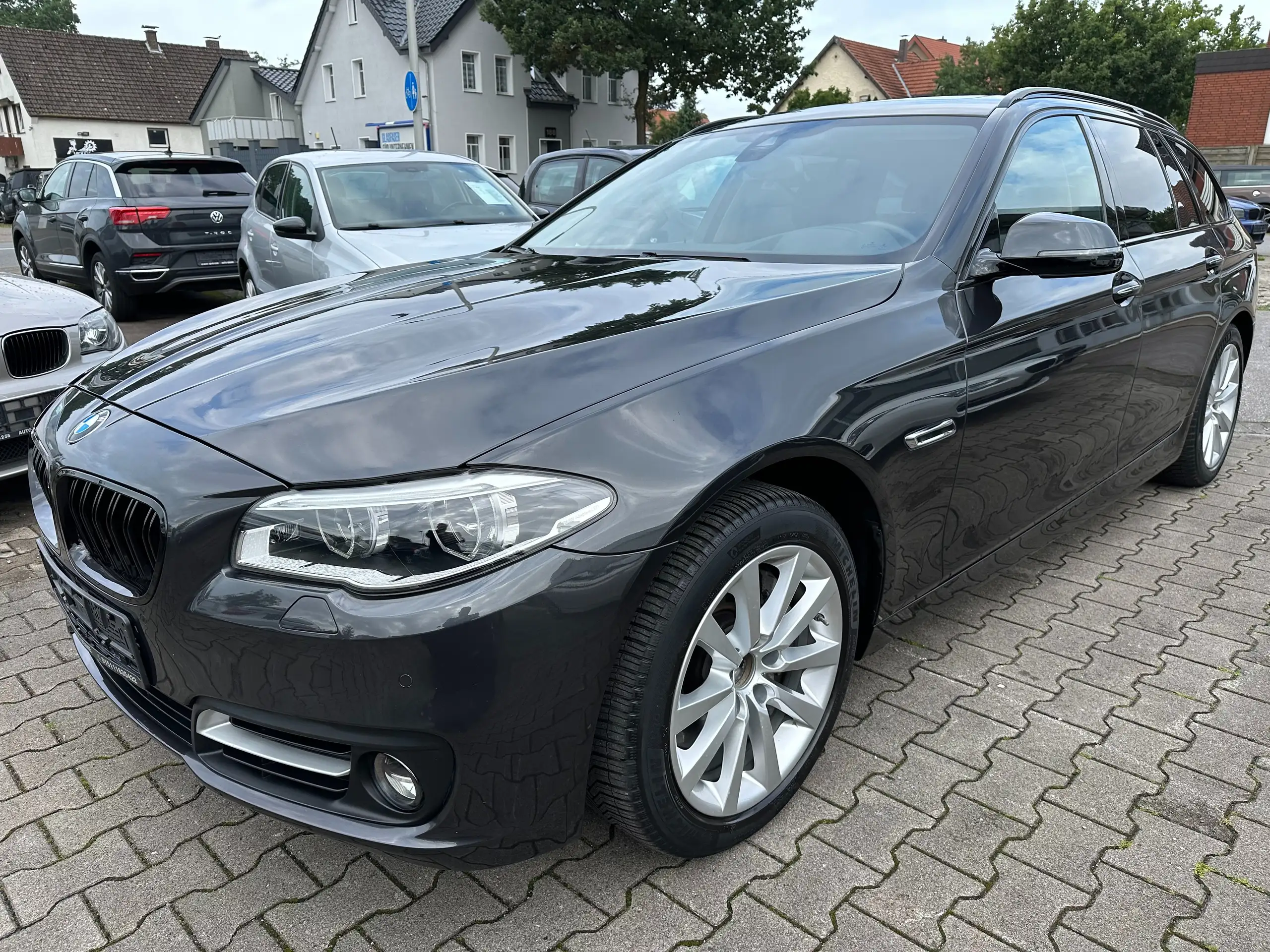 BMW - 525