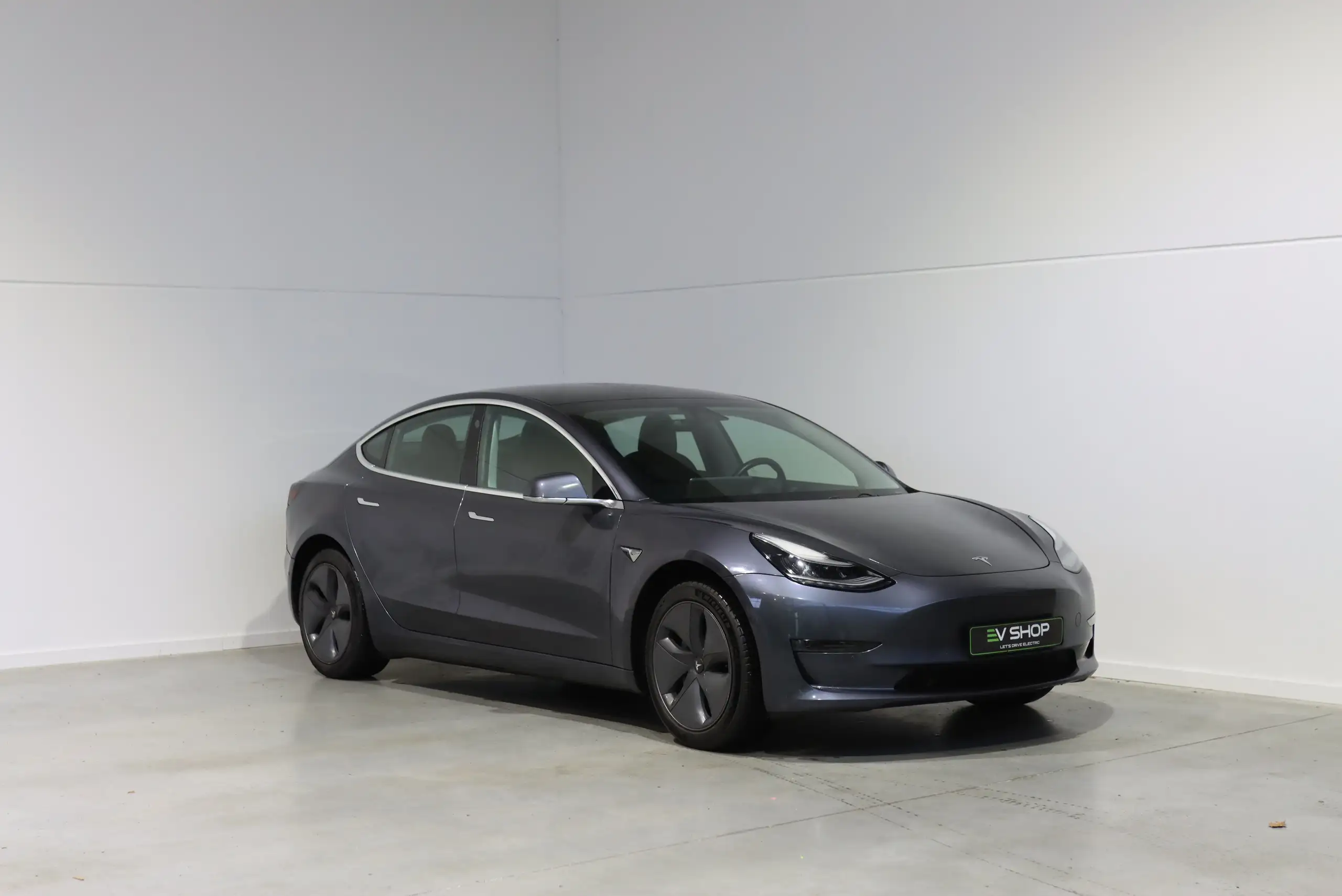 Tesla - Model 3