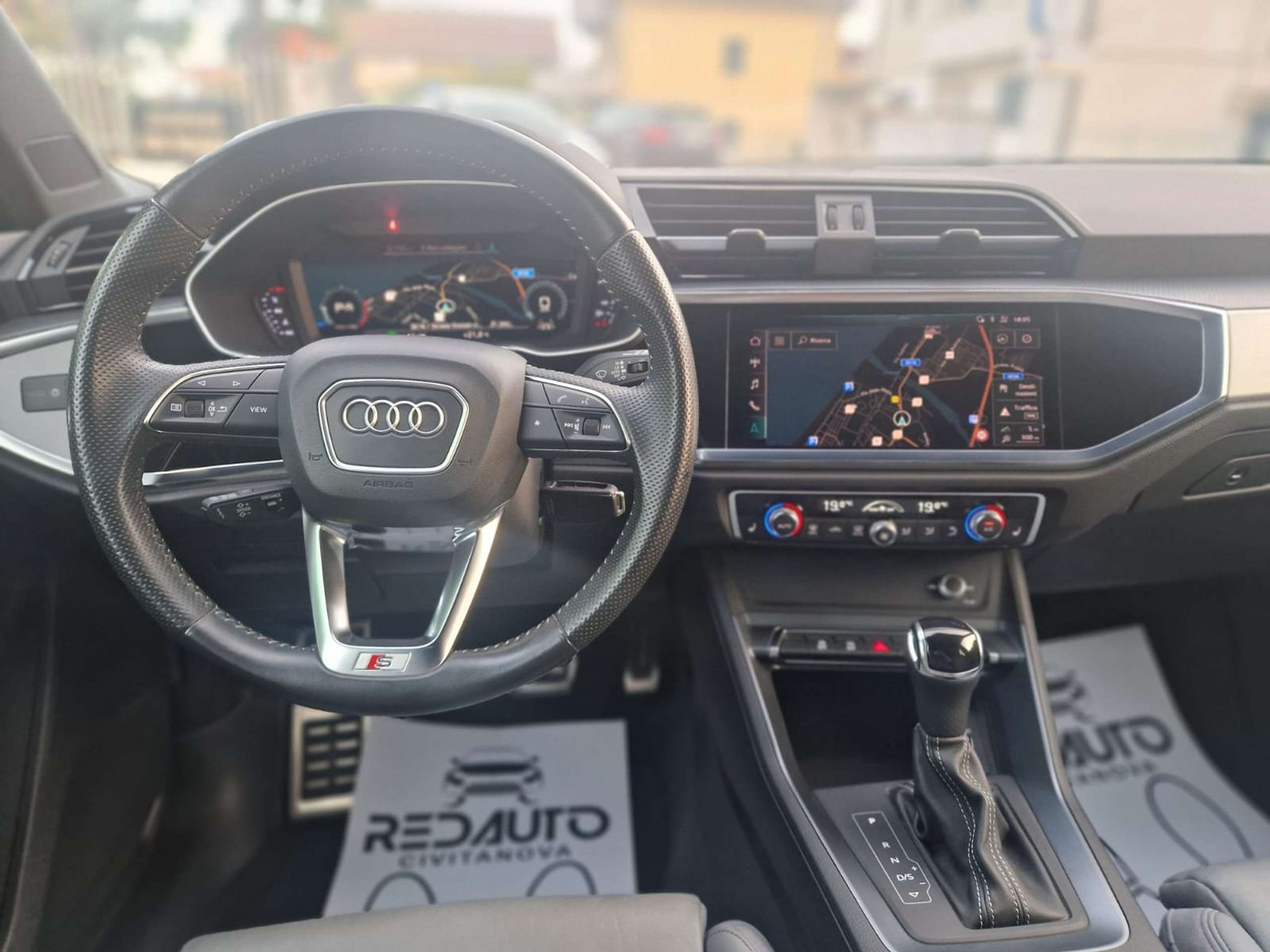 Audi - Q3