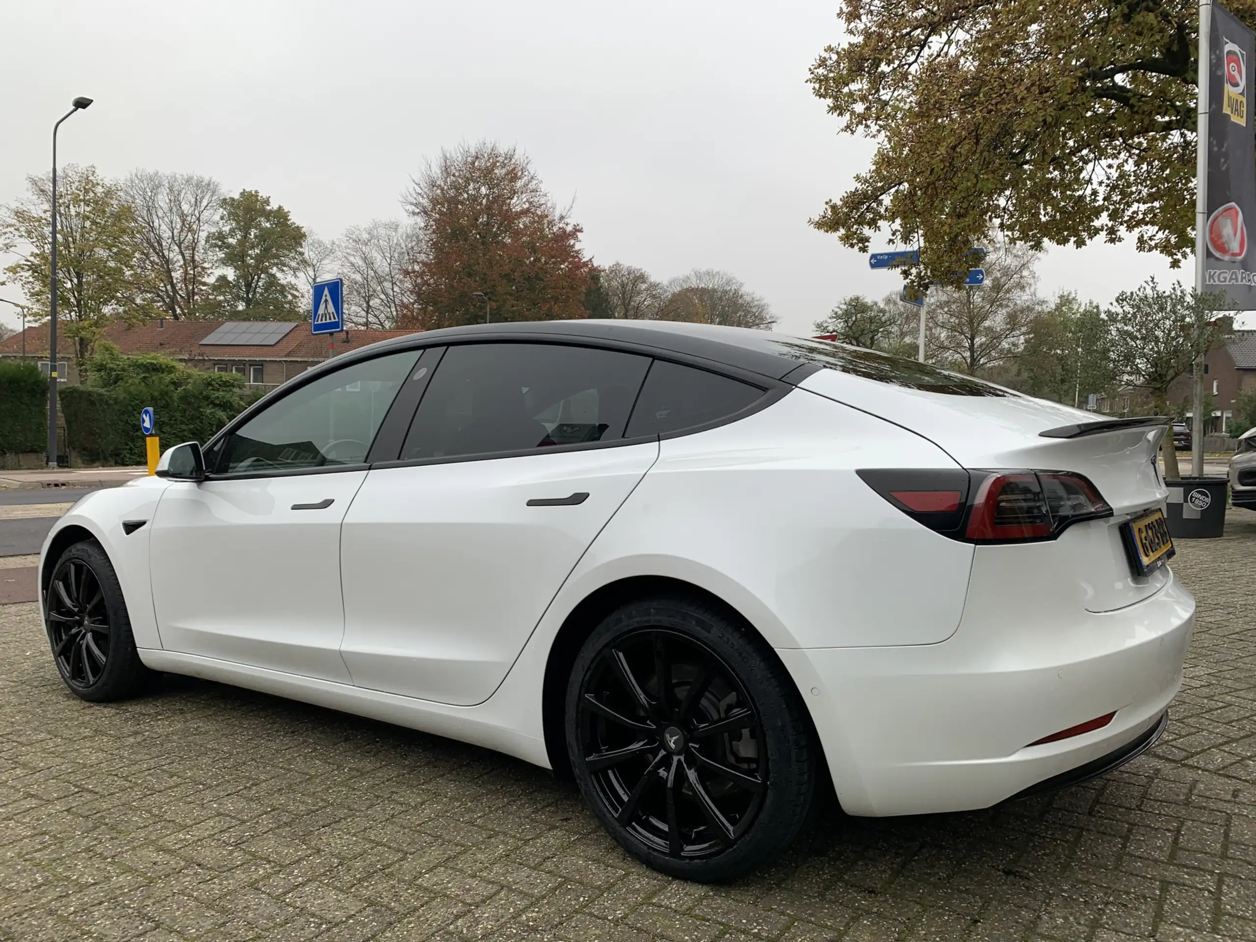 Tesla - Model 3