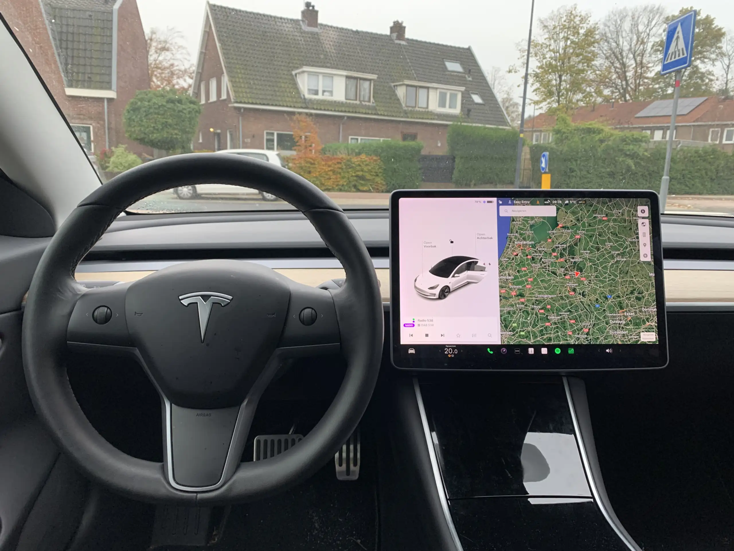 Tesla - Model 3