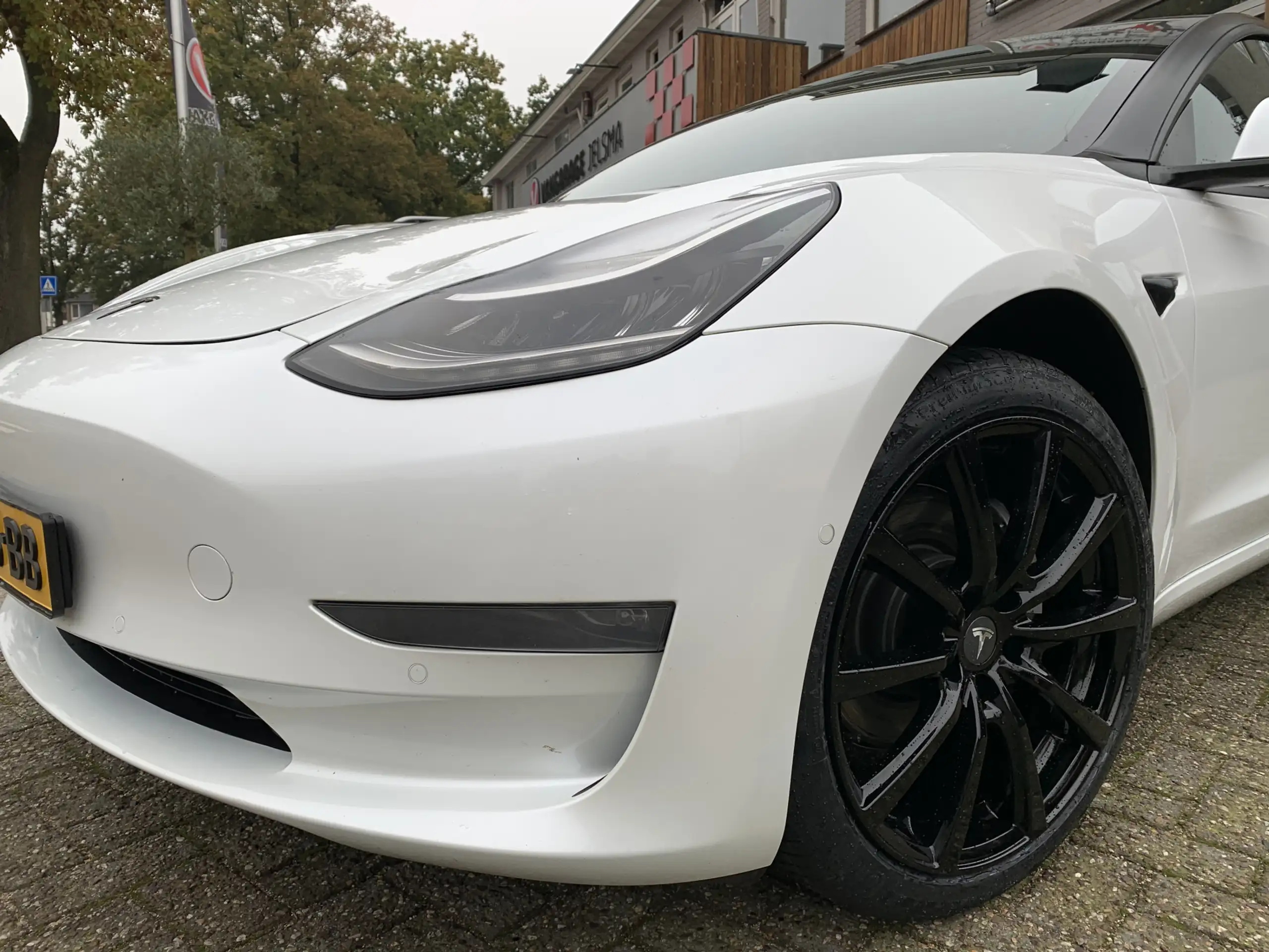 Tesla - Model 3