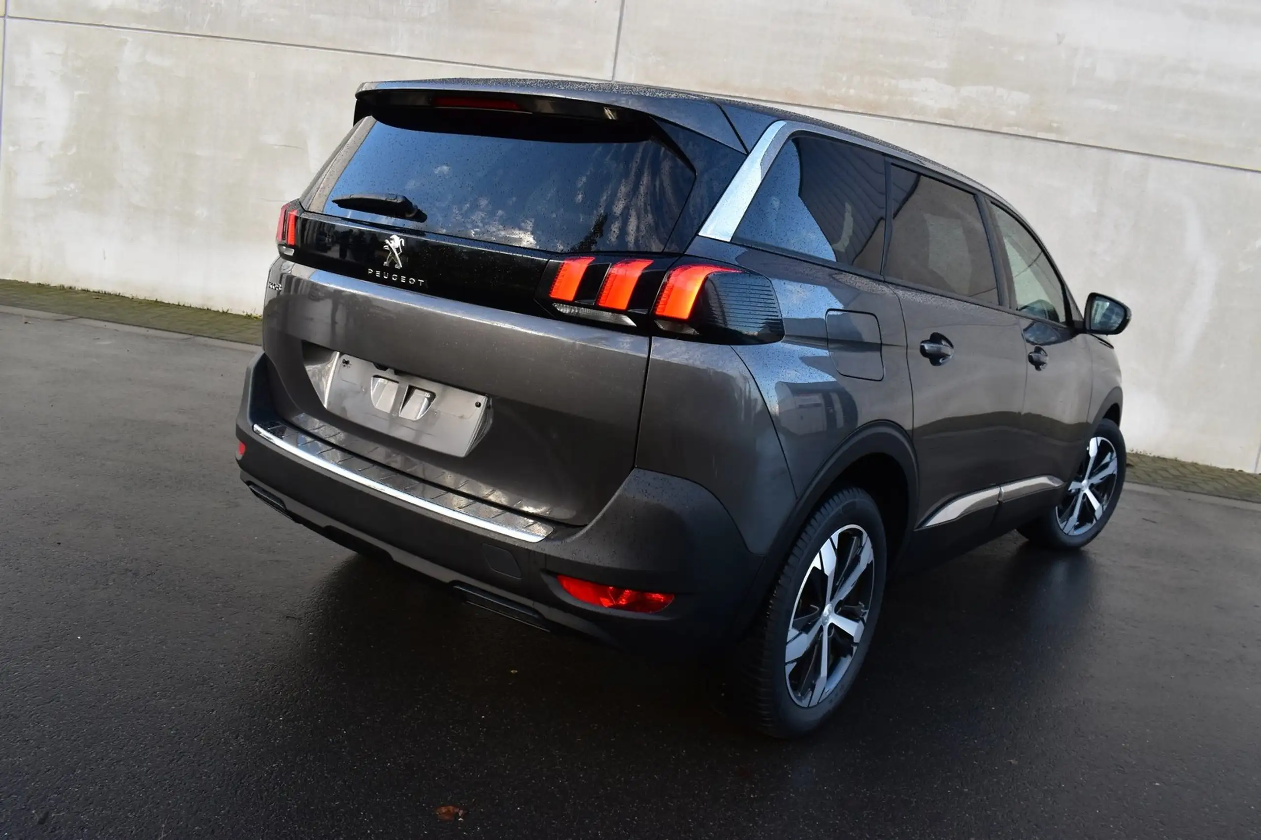 Peugeot - 5008