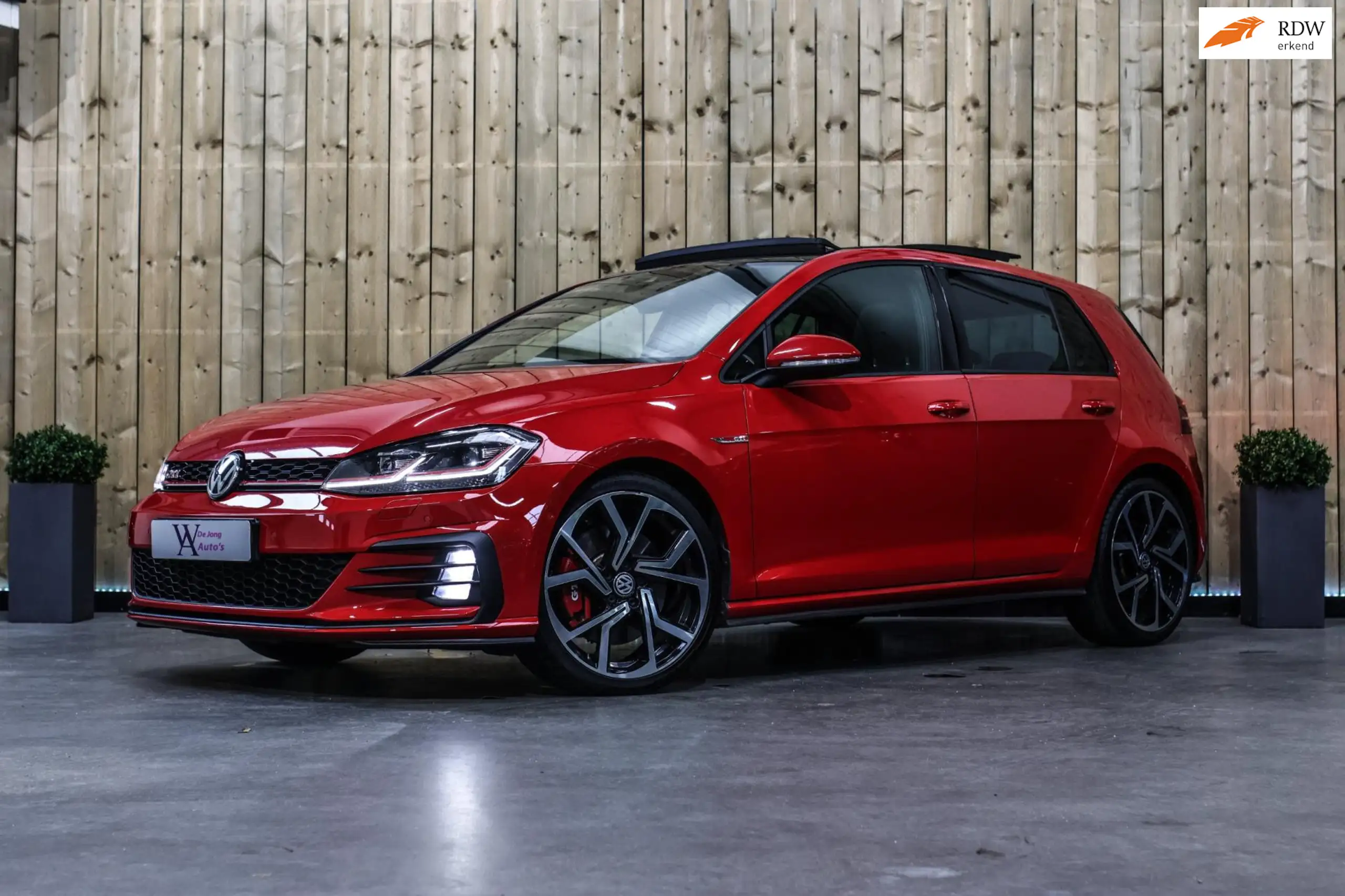 Volkswagen - Golf GTI