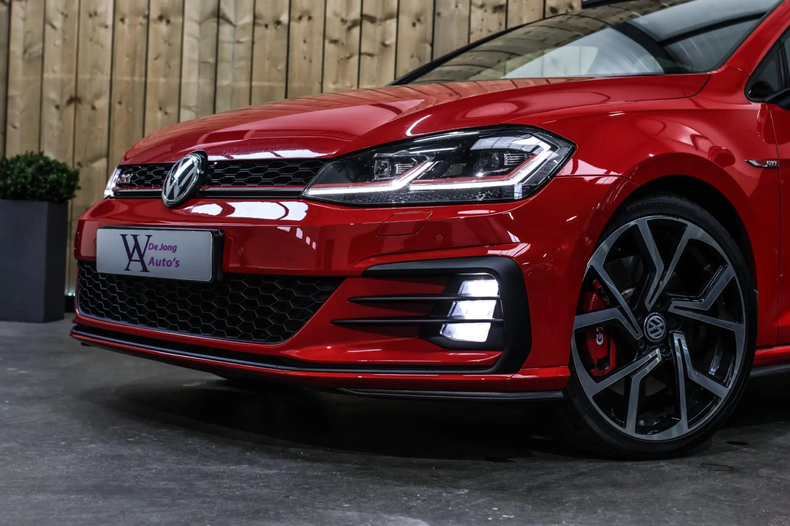 Volkswagen - Golf GTI