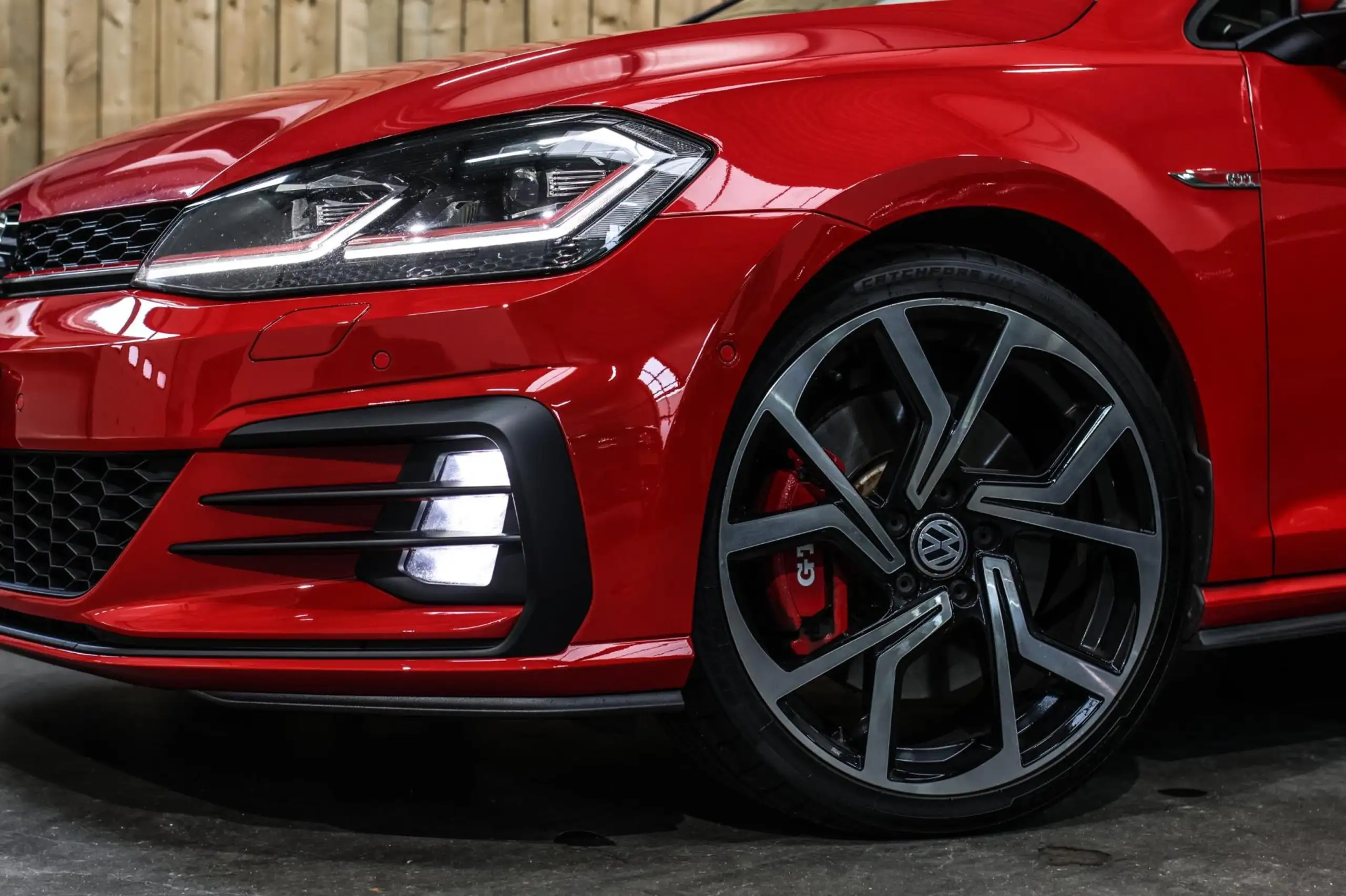 Volkswagen - Golf GTI