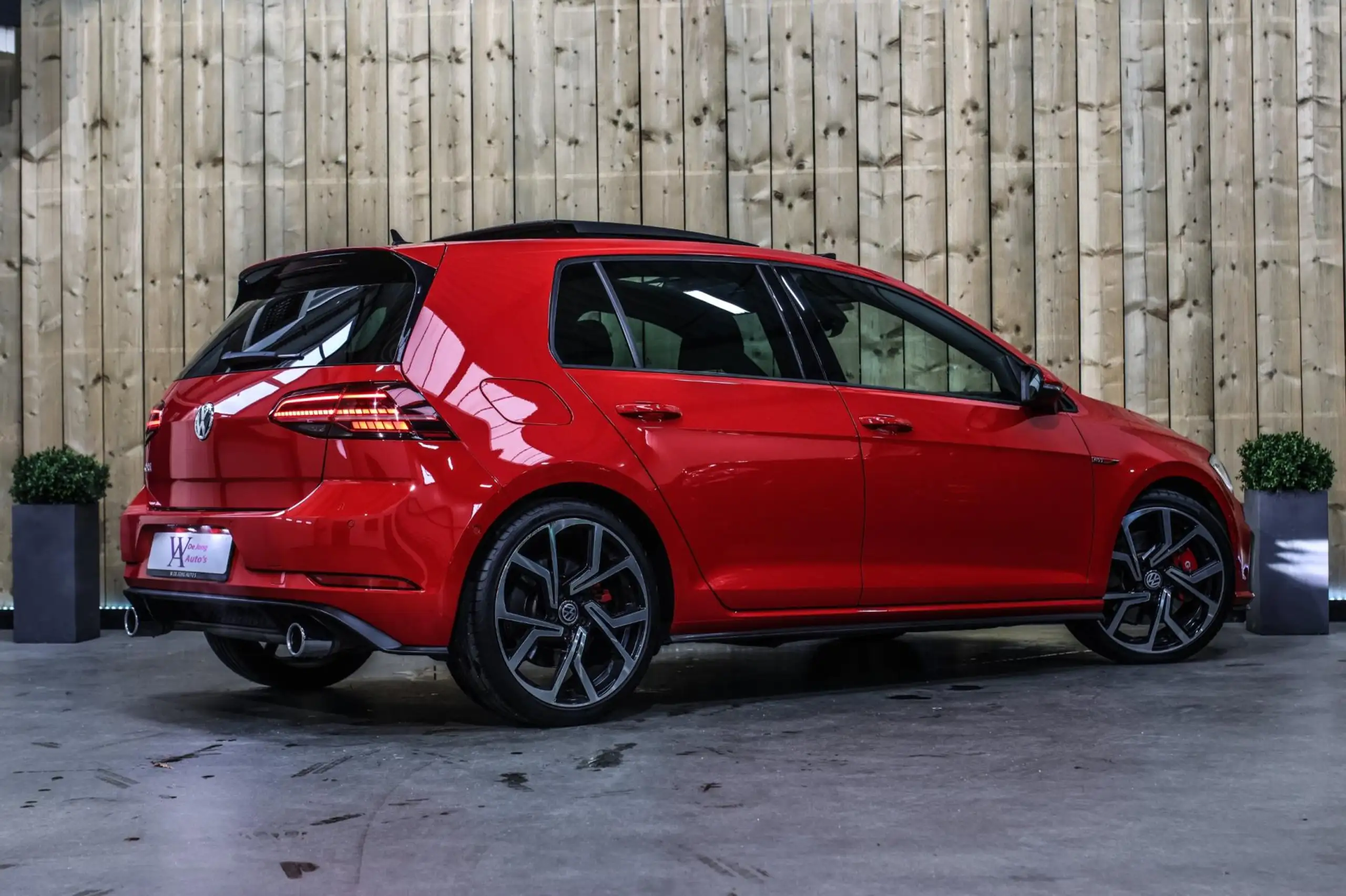 Volkswagen - Golf GTI