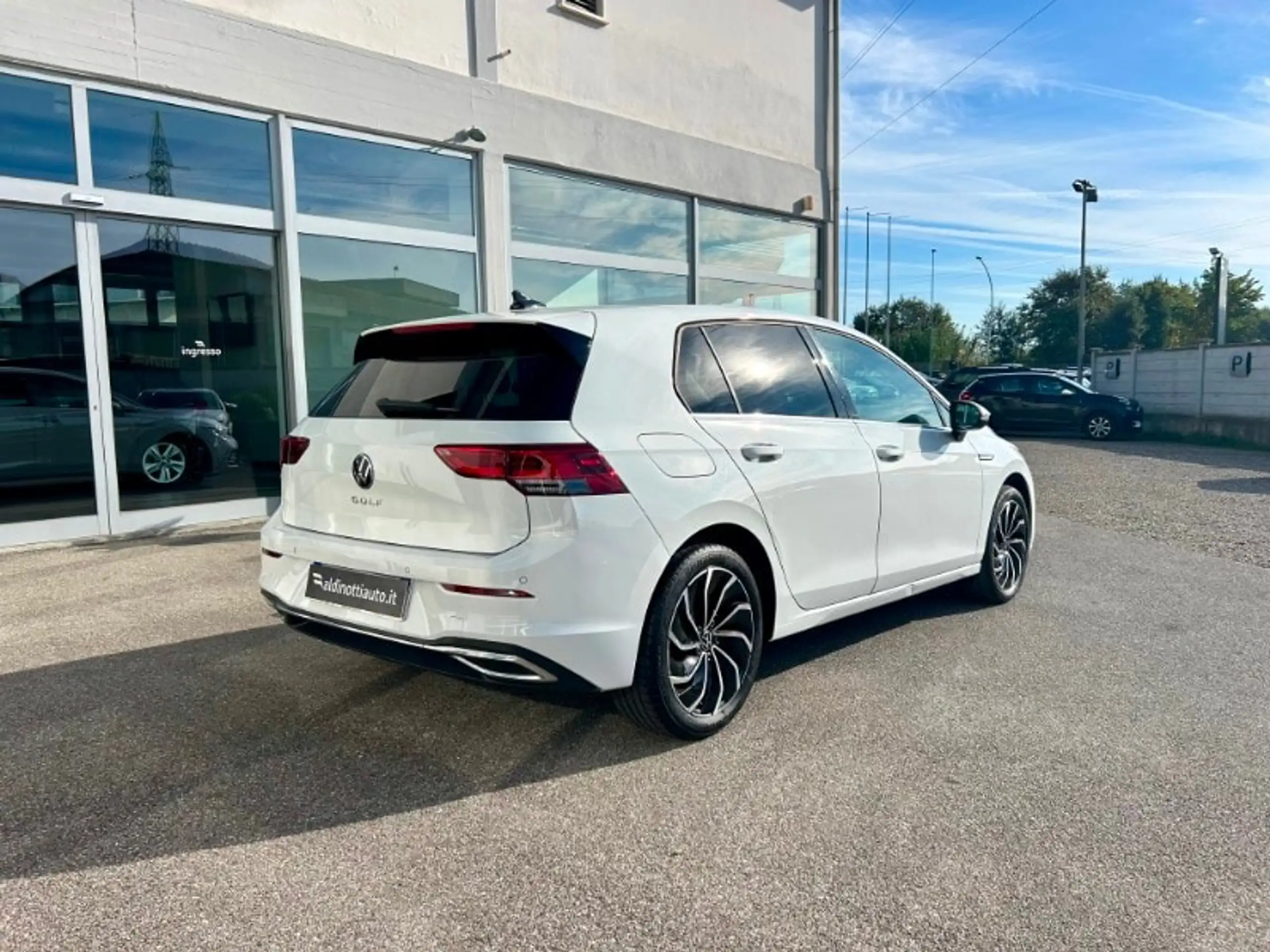 Volkswagen - Golf