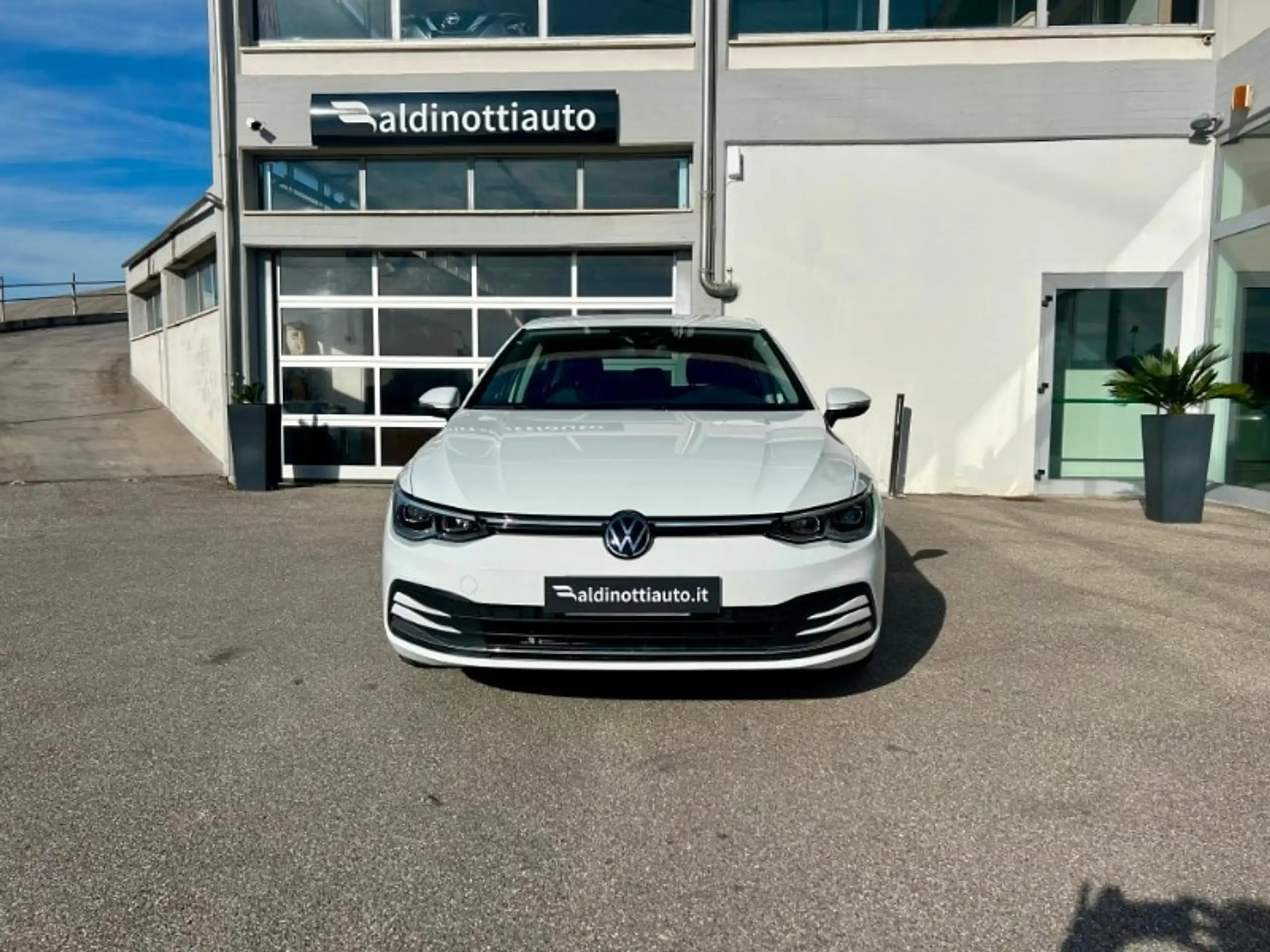 Volkswagen - Golf