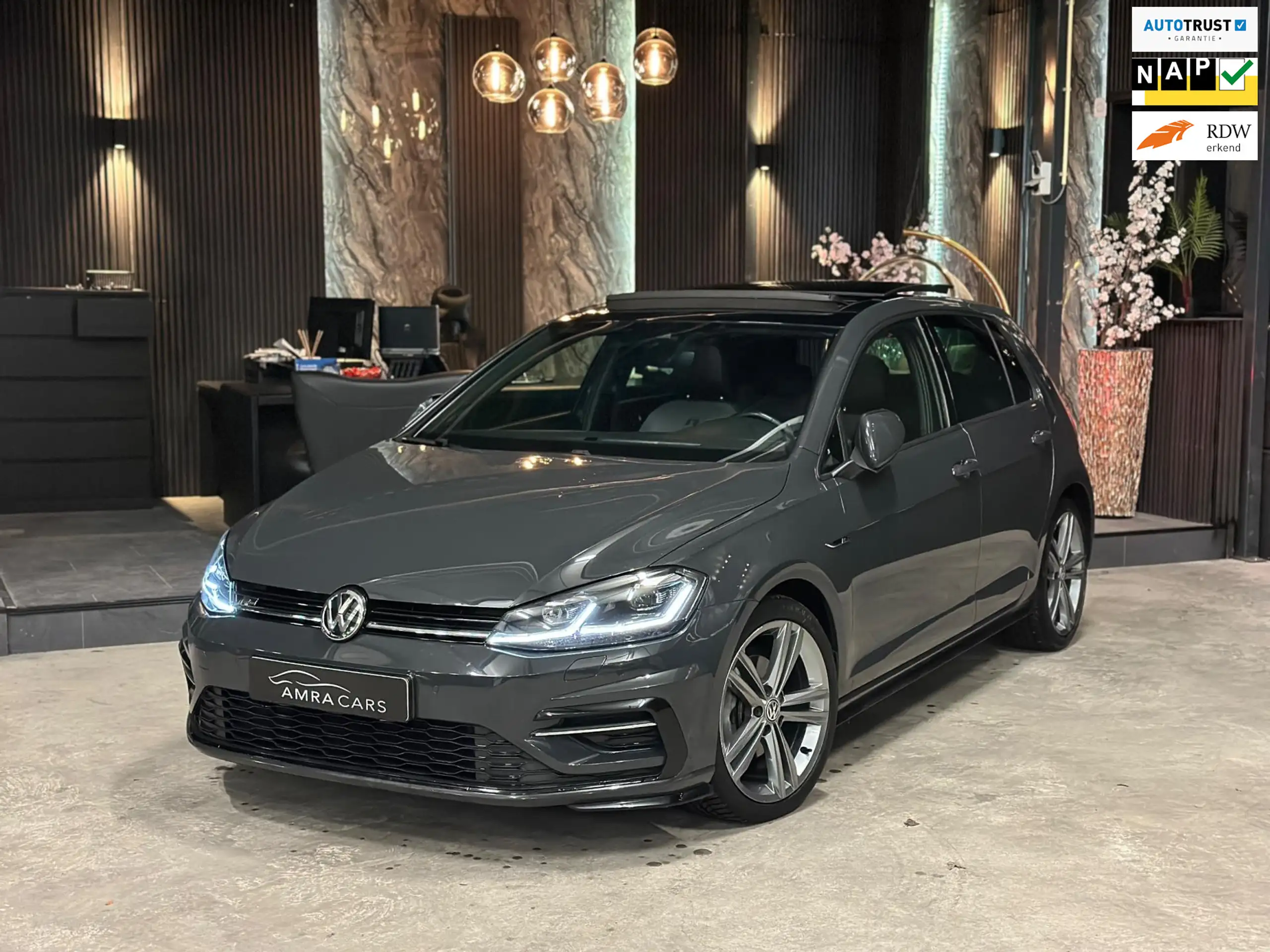 Volkswagen - Golf