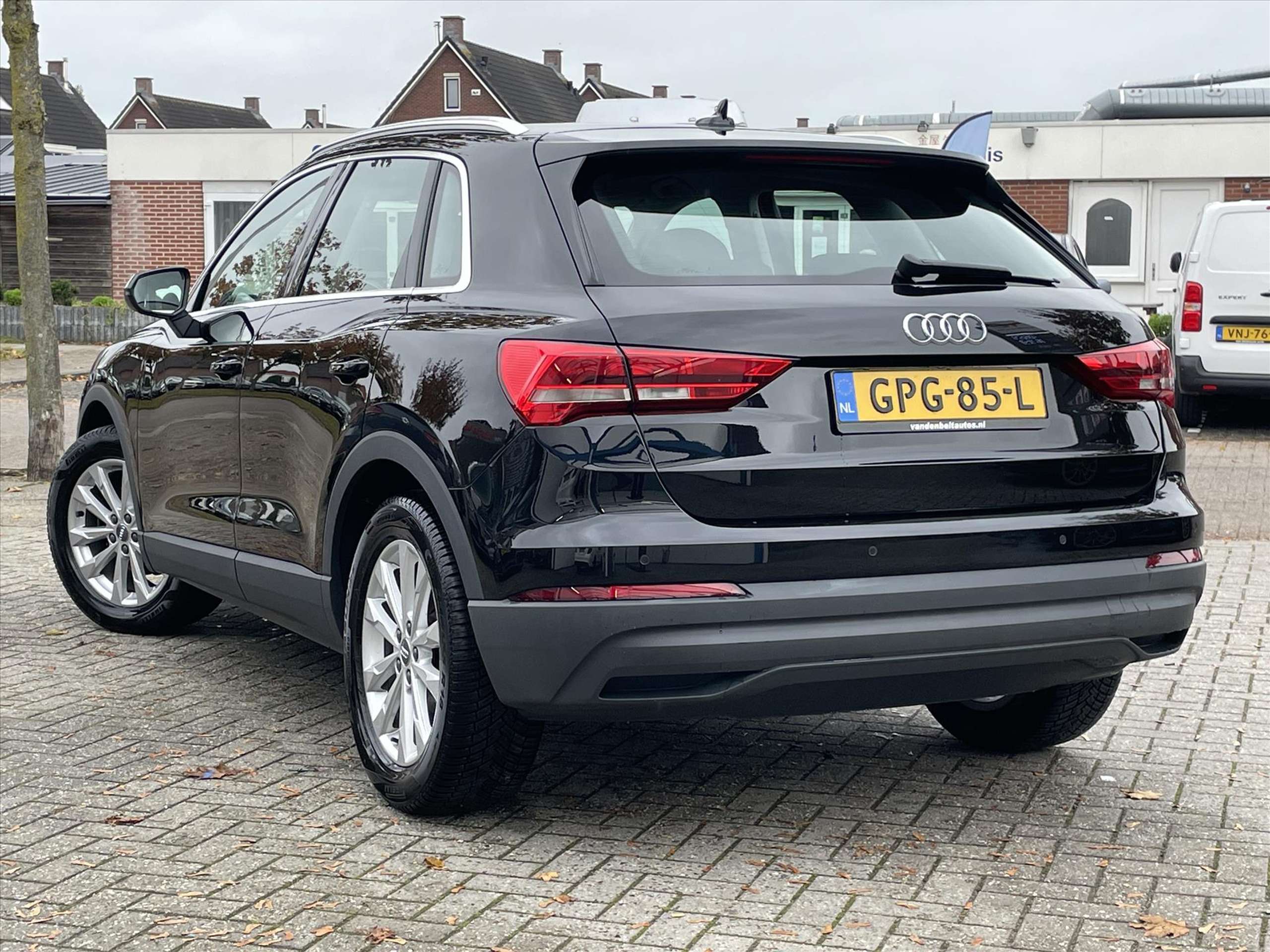 Audi - Q3