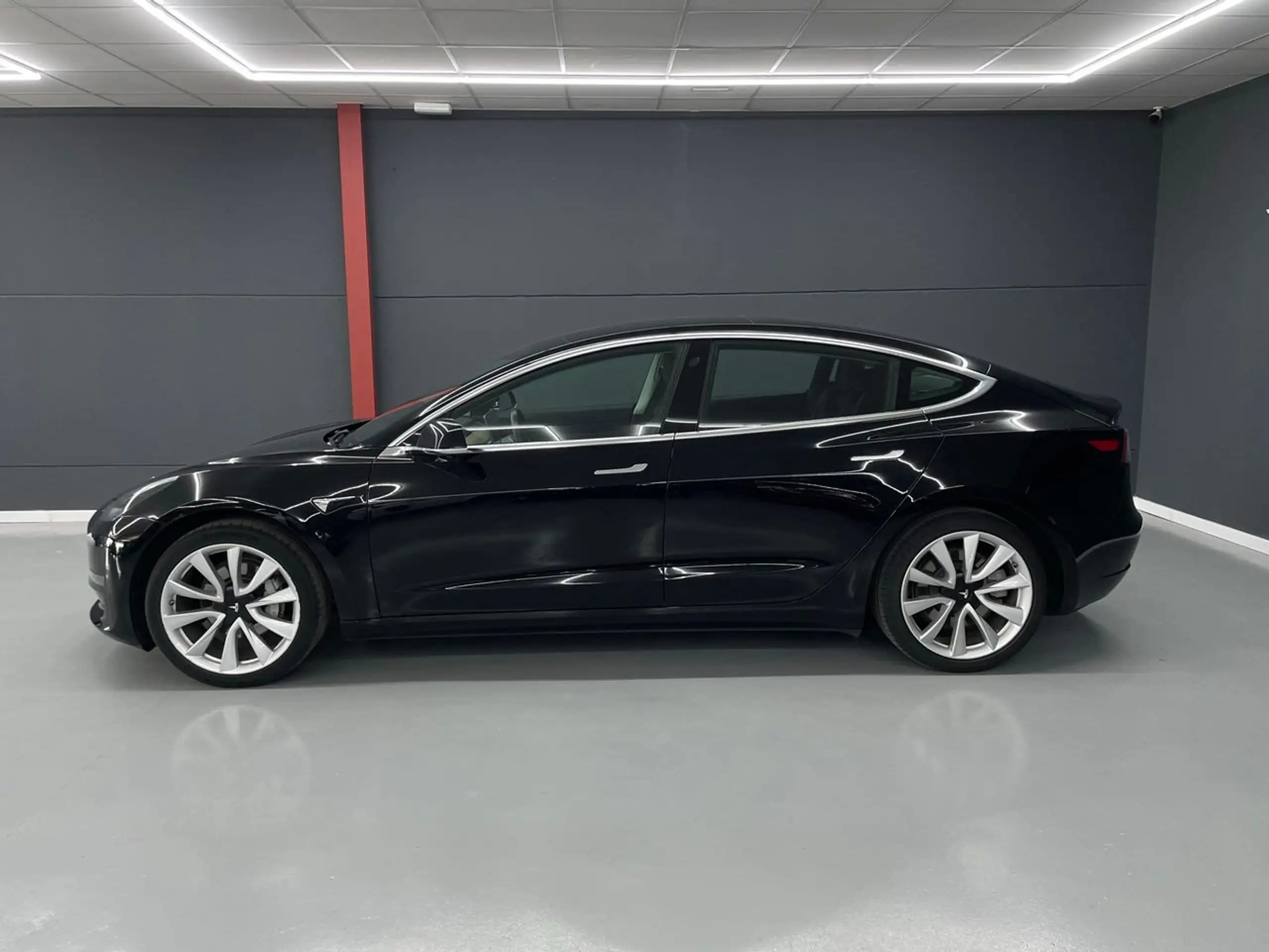 Tesla - Model 3