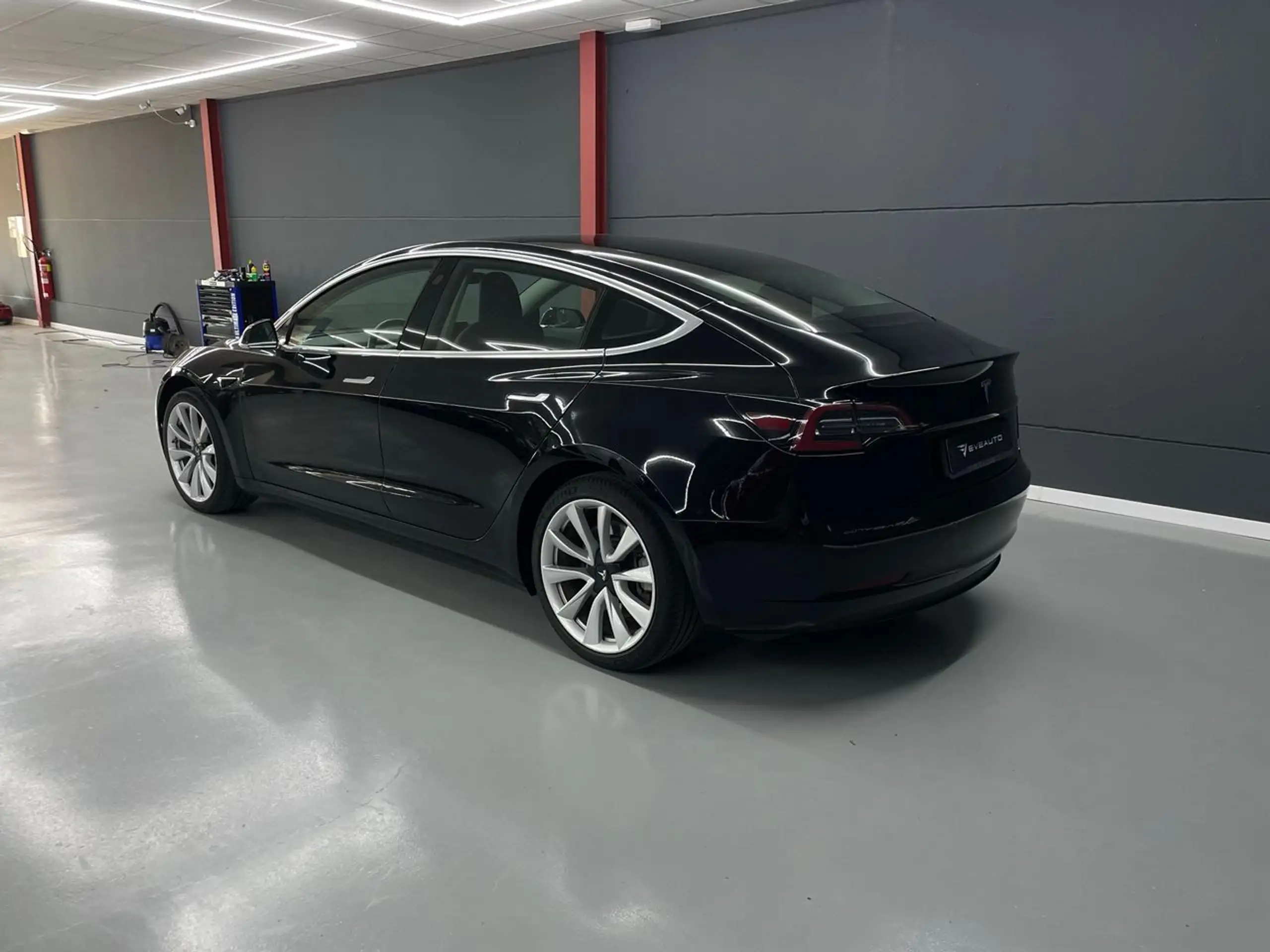 Tesla - Model 3