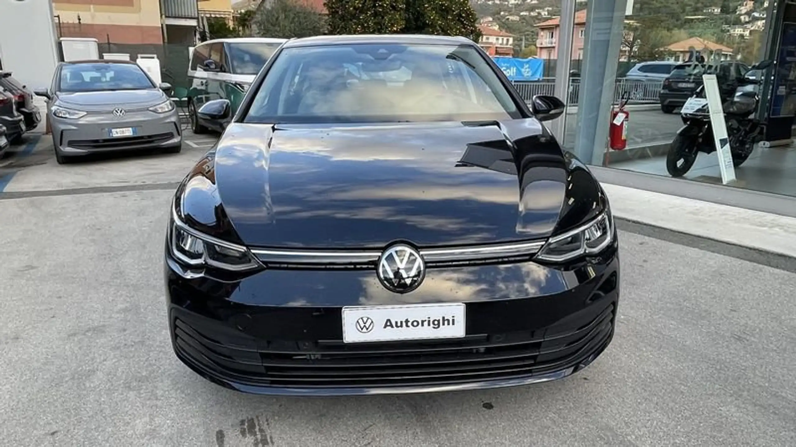 Volkswagen - Golf