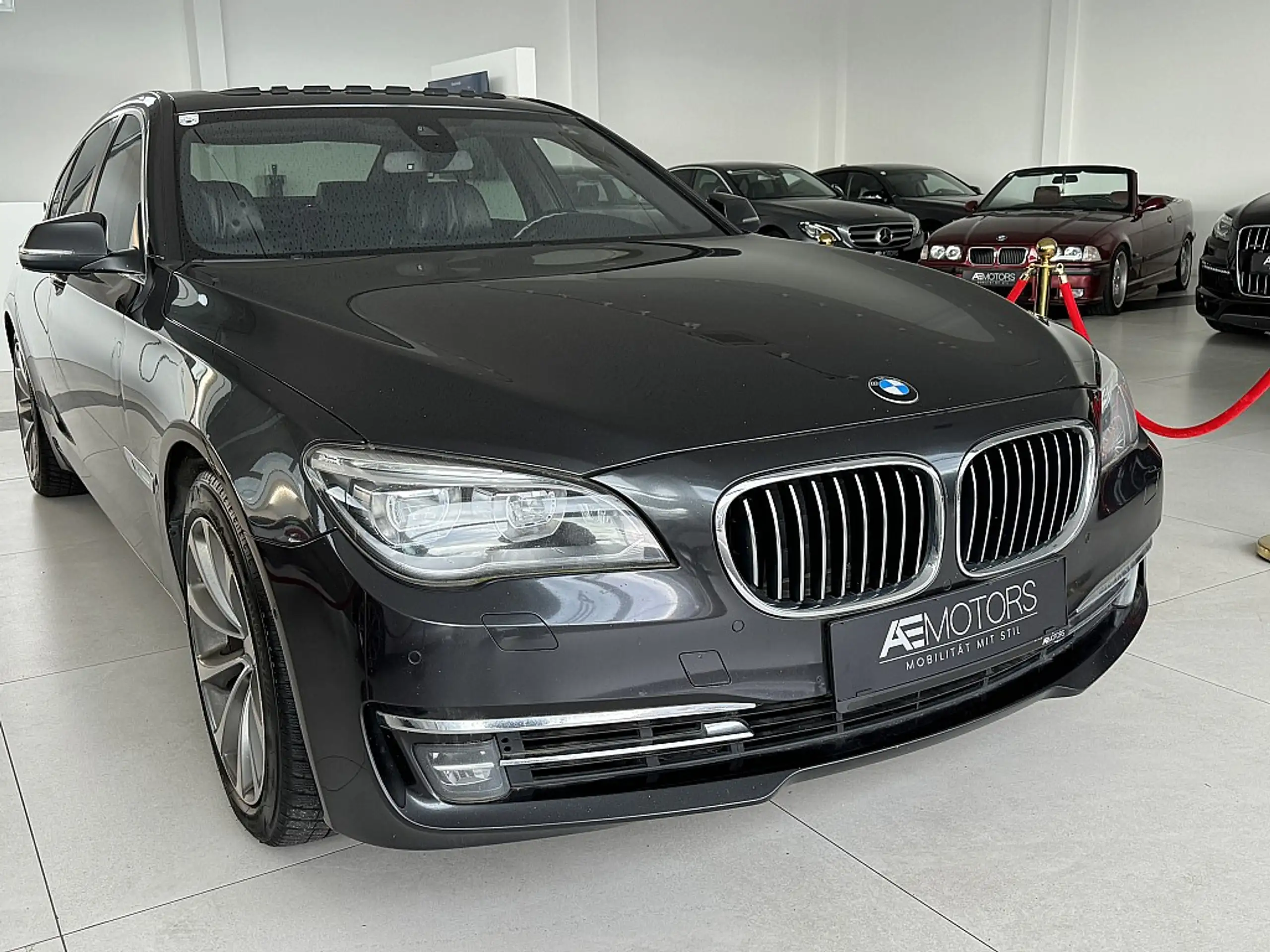 BMW - 740