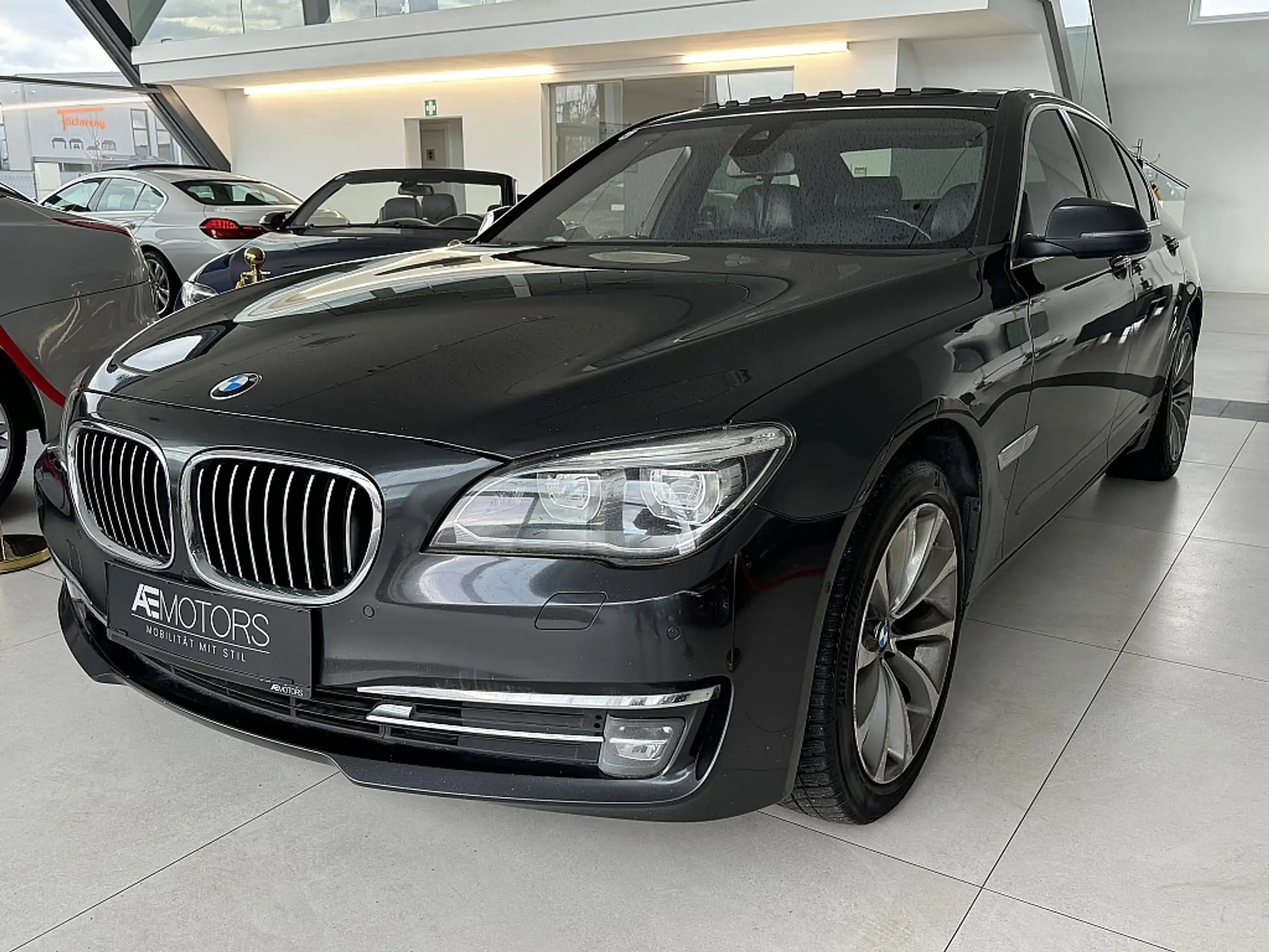 BMW - 740