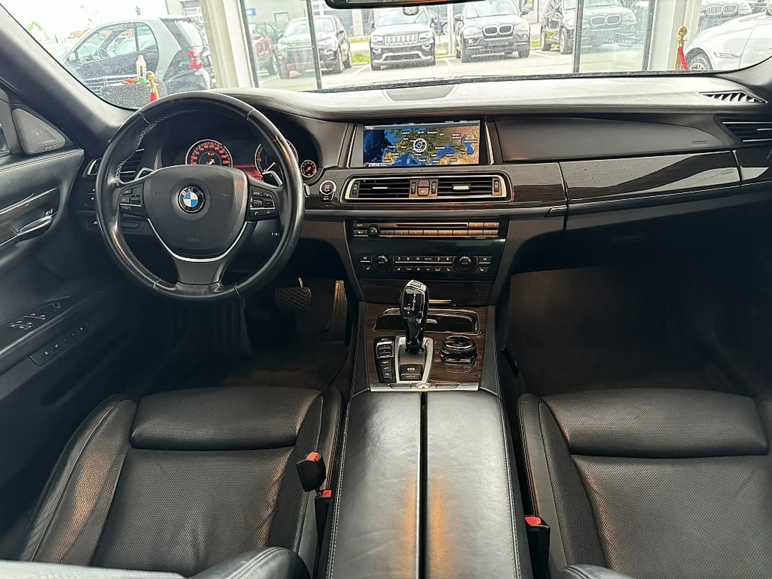 BMW - 740