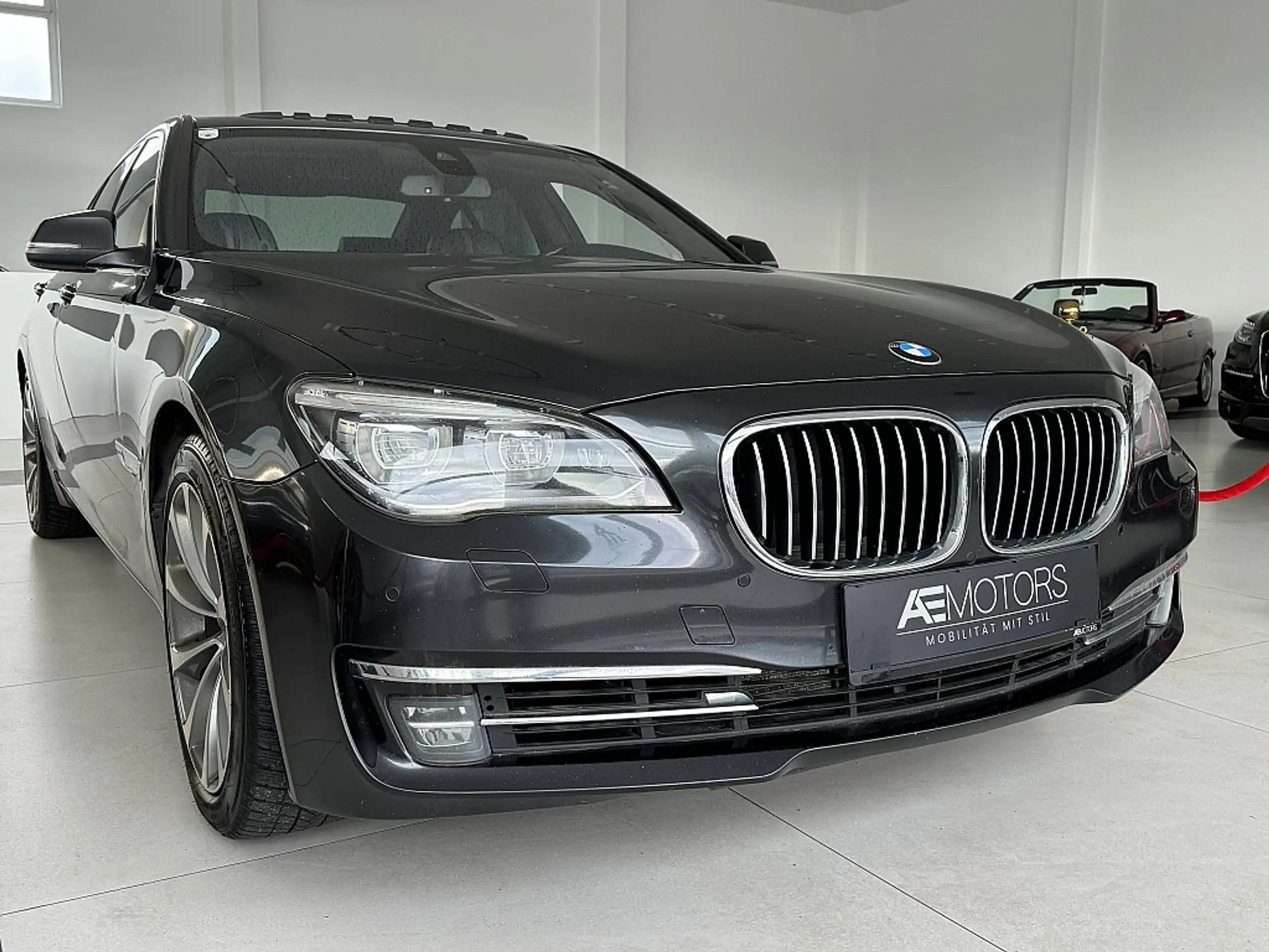 BMW - 740