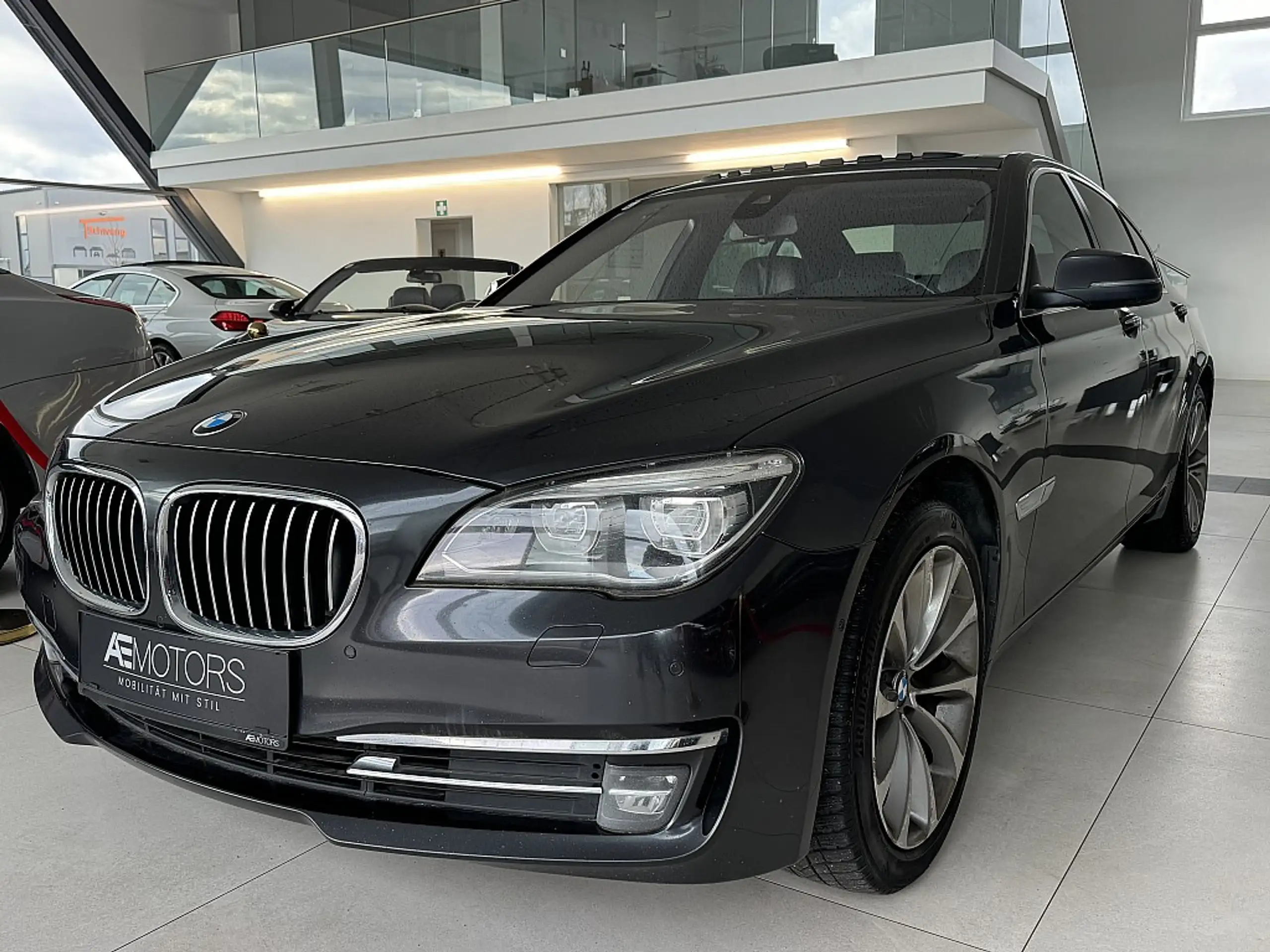 BMW - 740