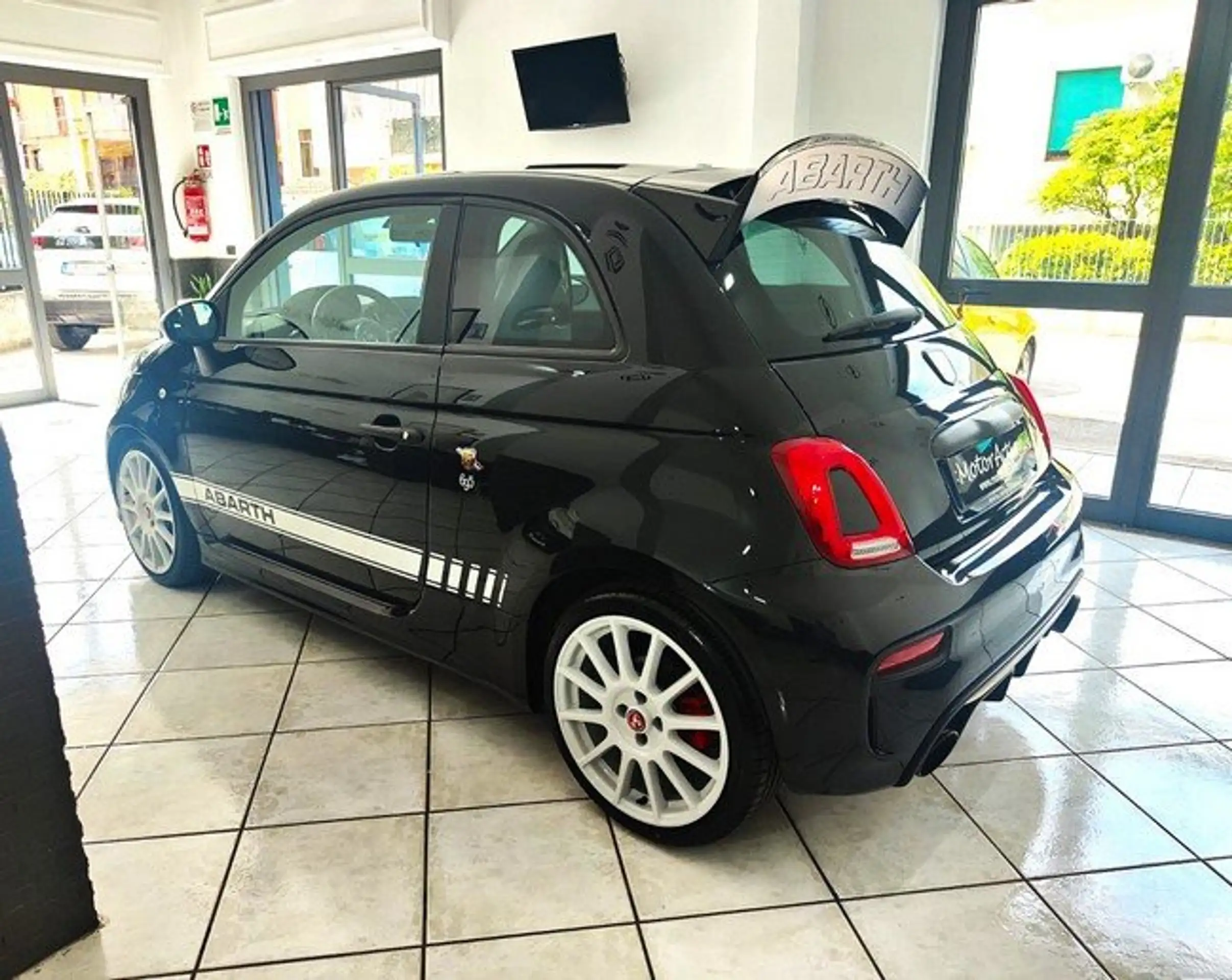 Abarth - 695