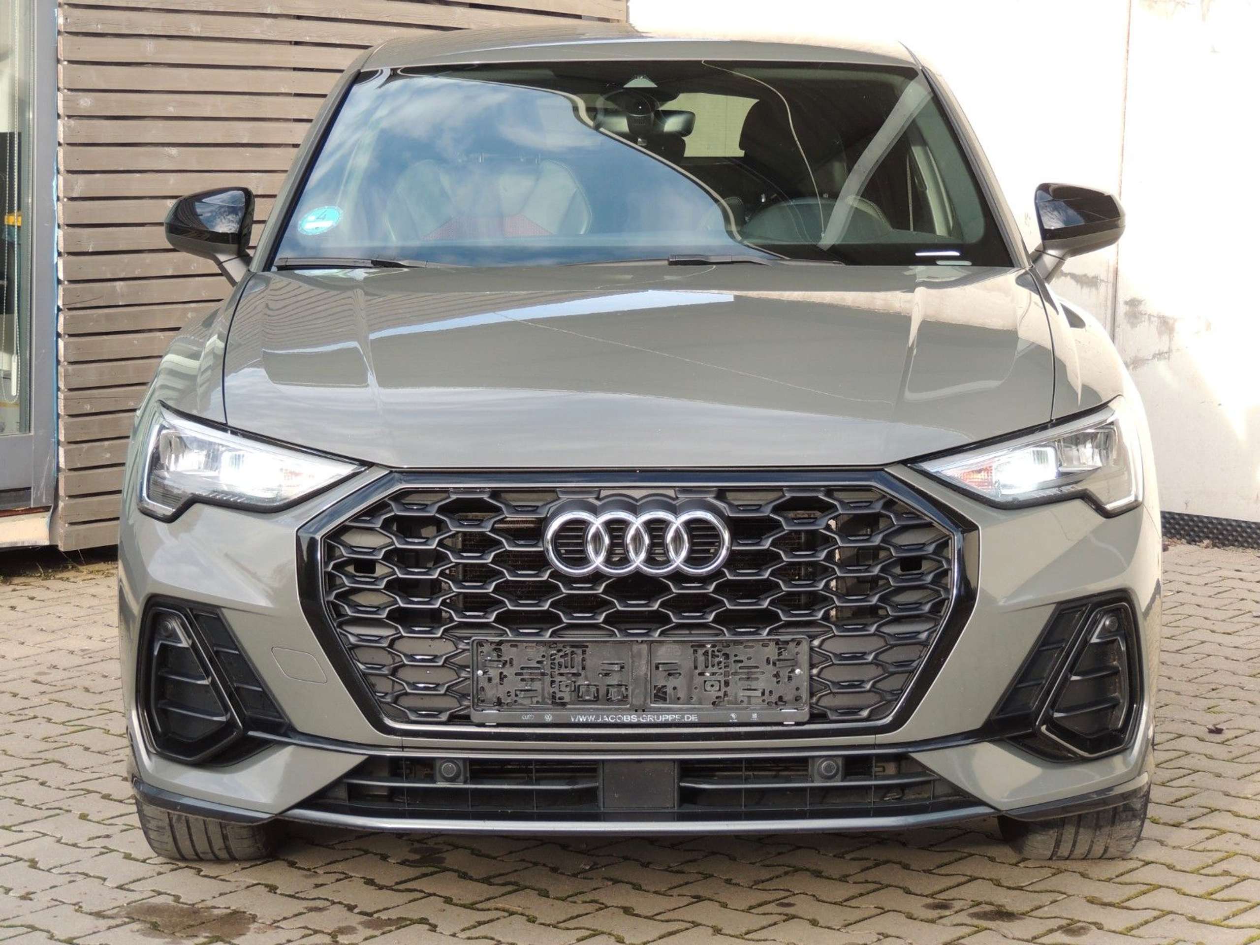 Audi - Q3