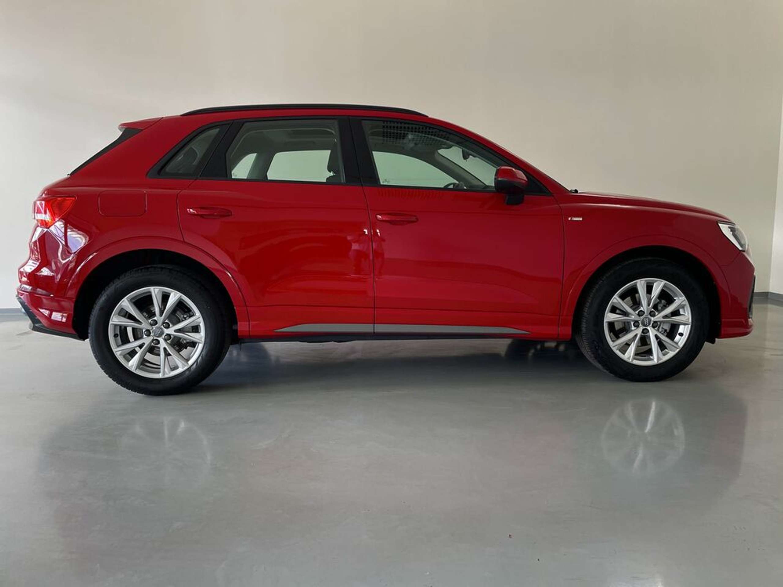 Audi - Q3