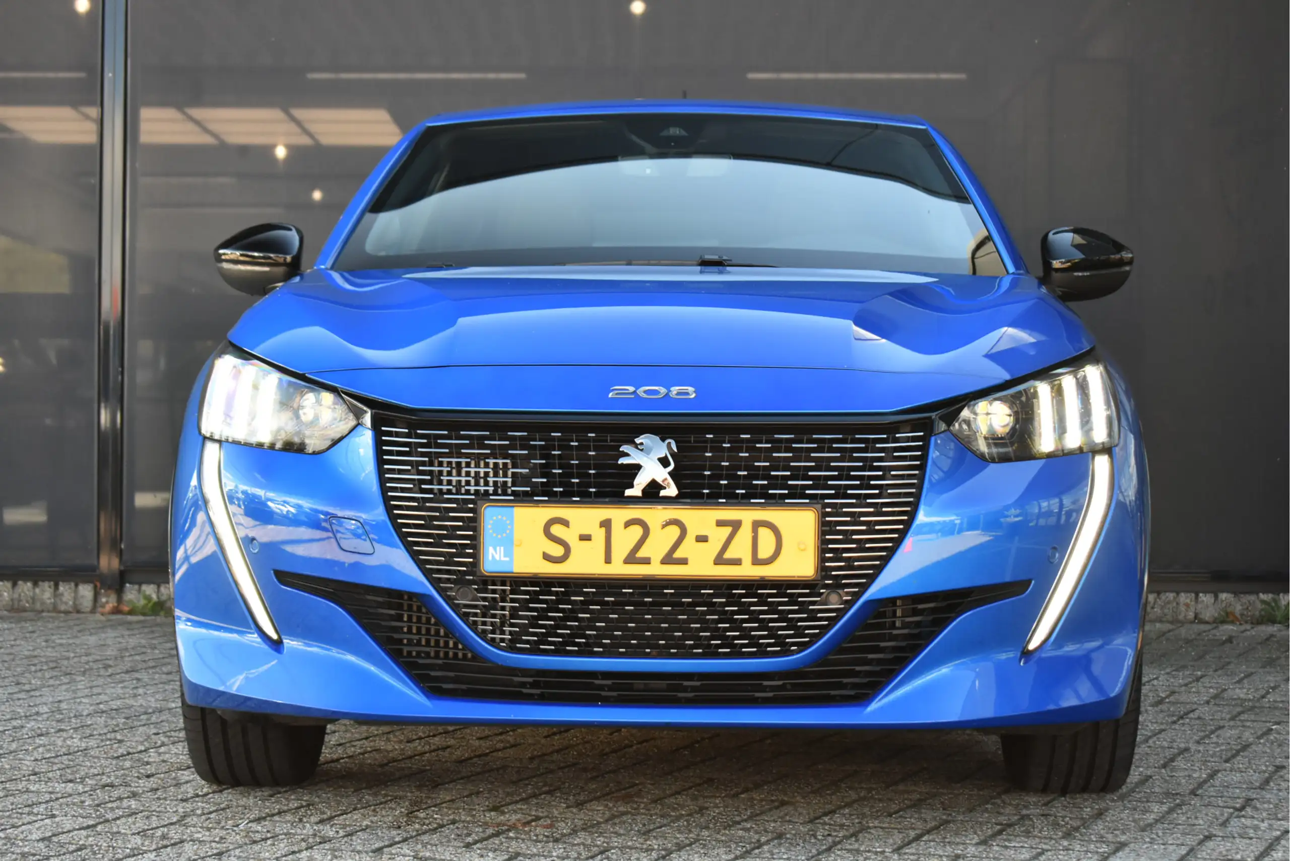 Peugeot - 208