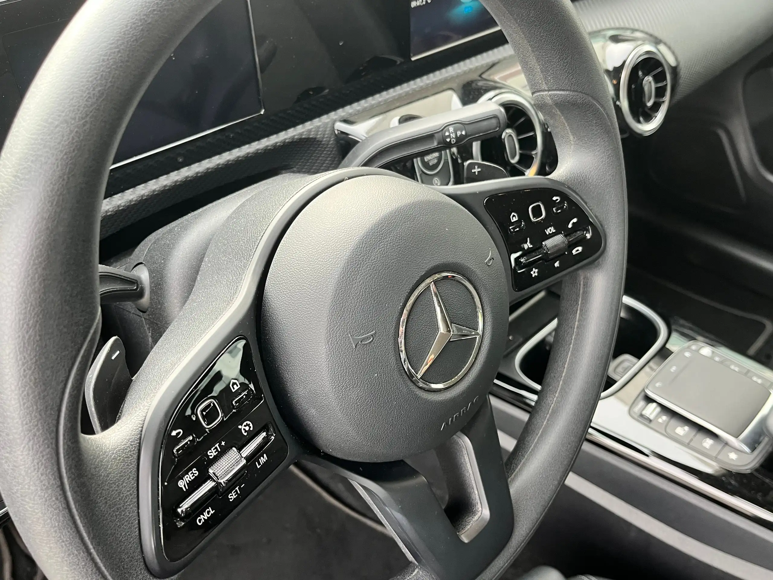 Mercedes-Benz - CLA 180