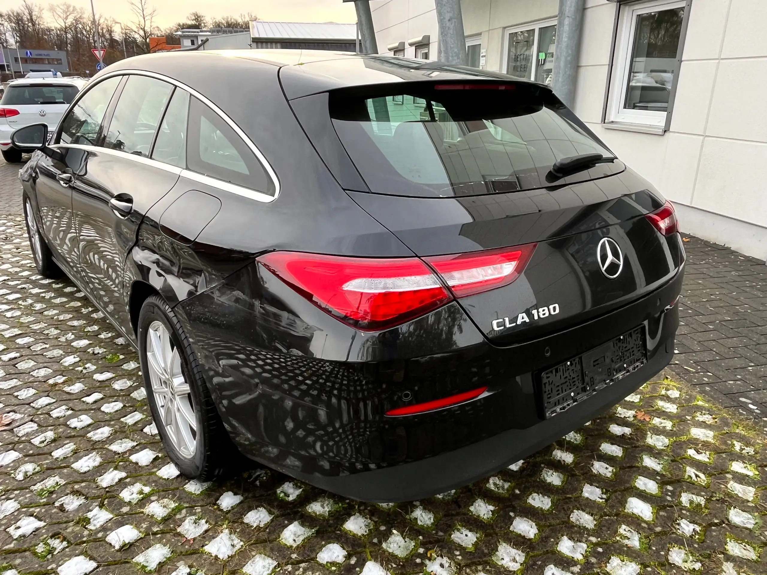 Mercedes-Benz - CLA 180