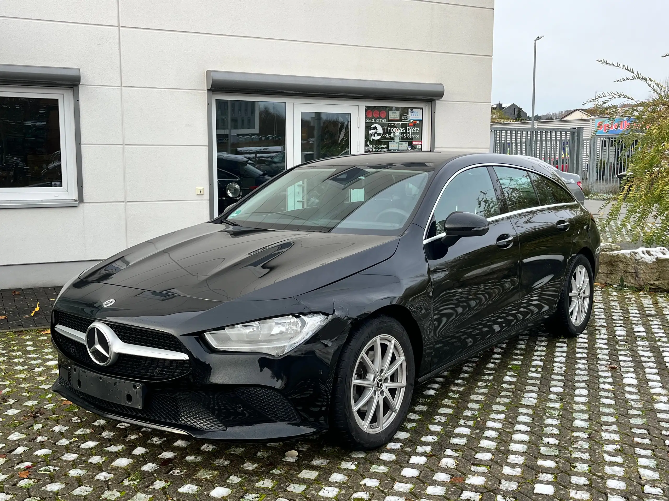 Mercedes-Benz - CLA 180