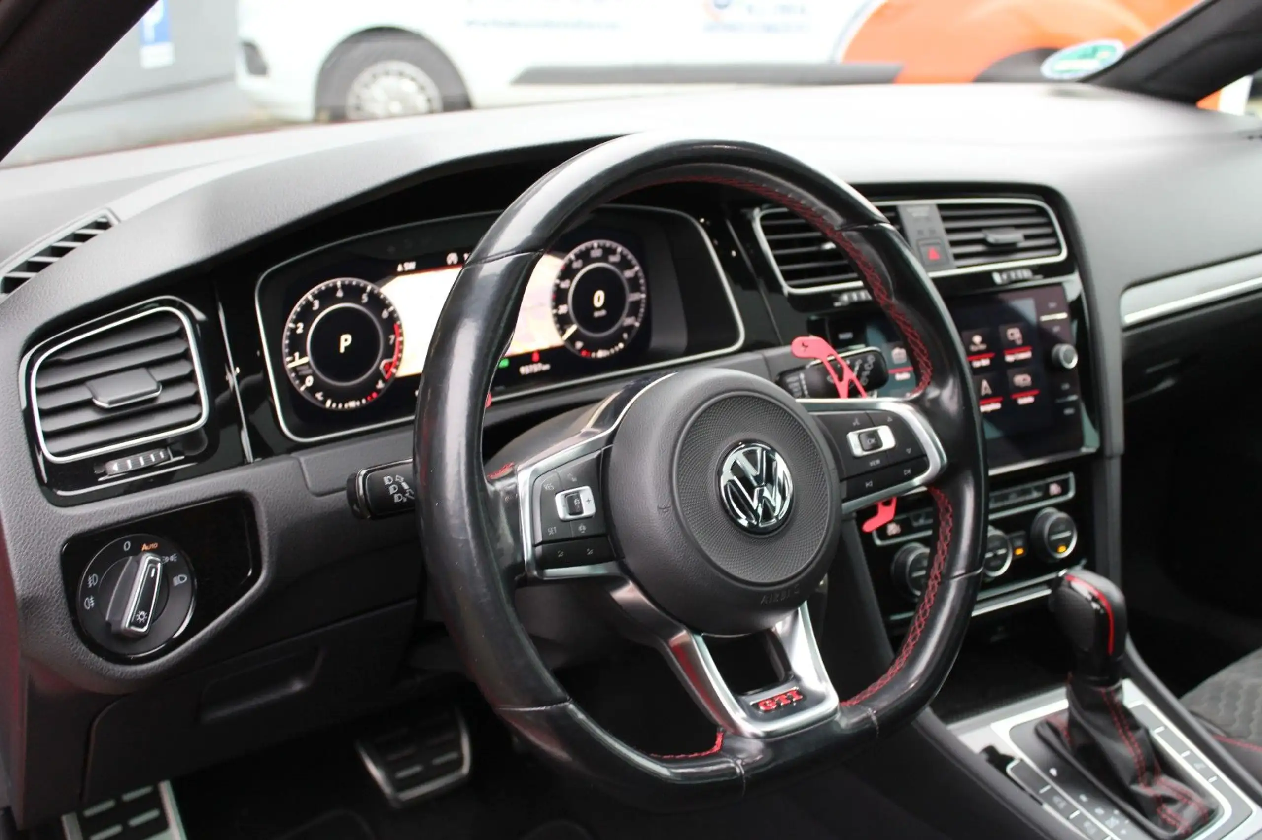 Volkswagen - Golf