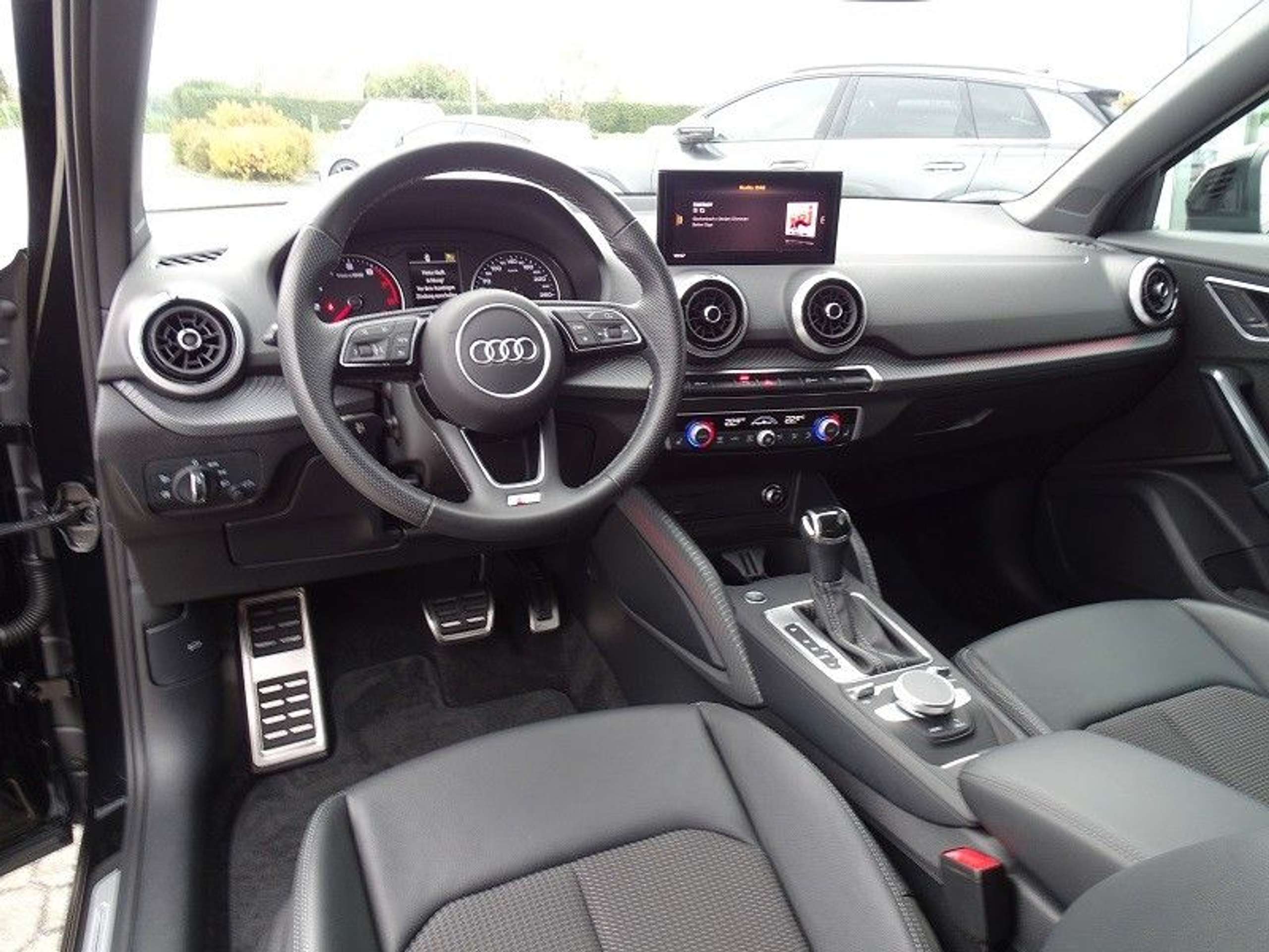 Audi - Q2