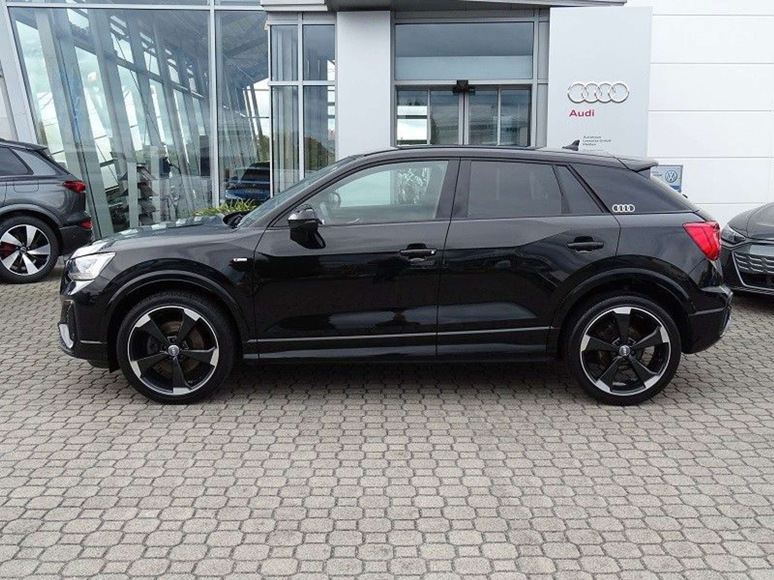 Audi - Q2