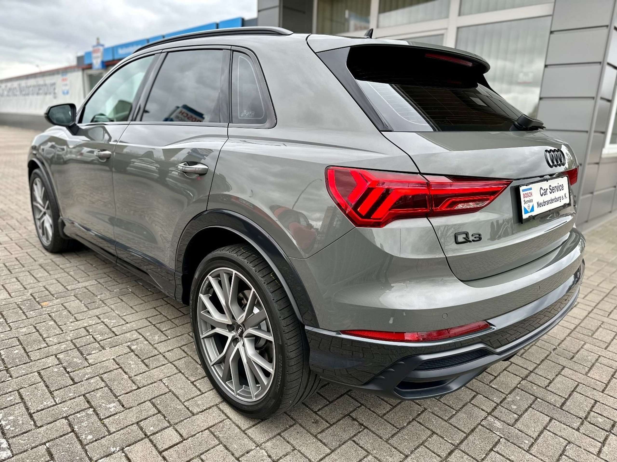 Audi - Q3