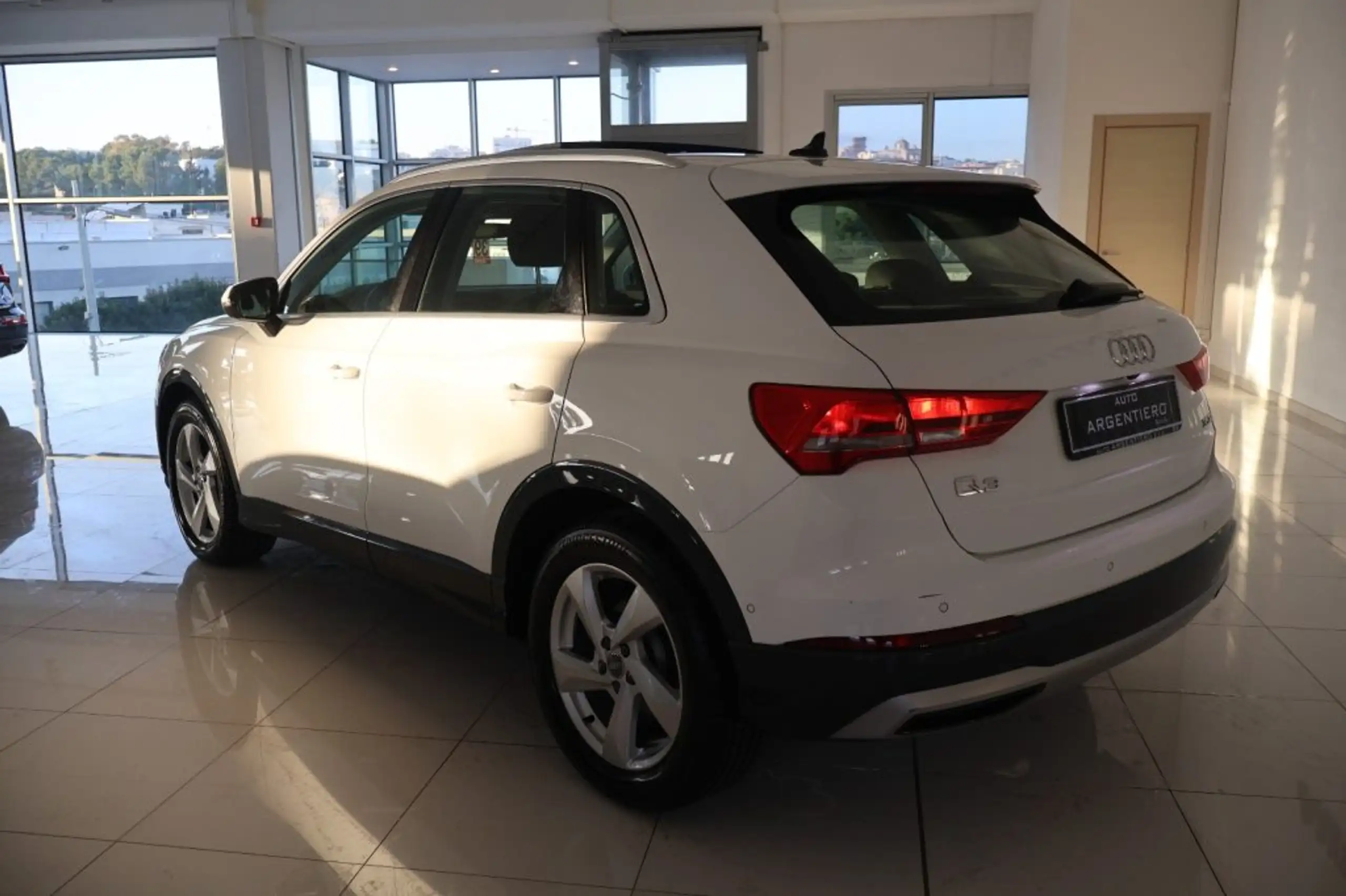 Audi - Q3