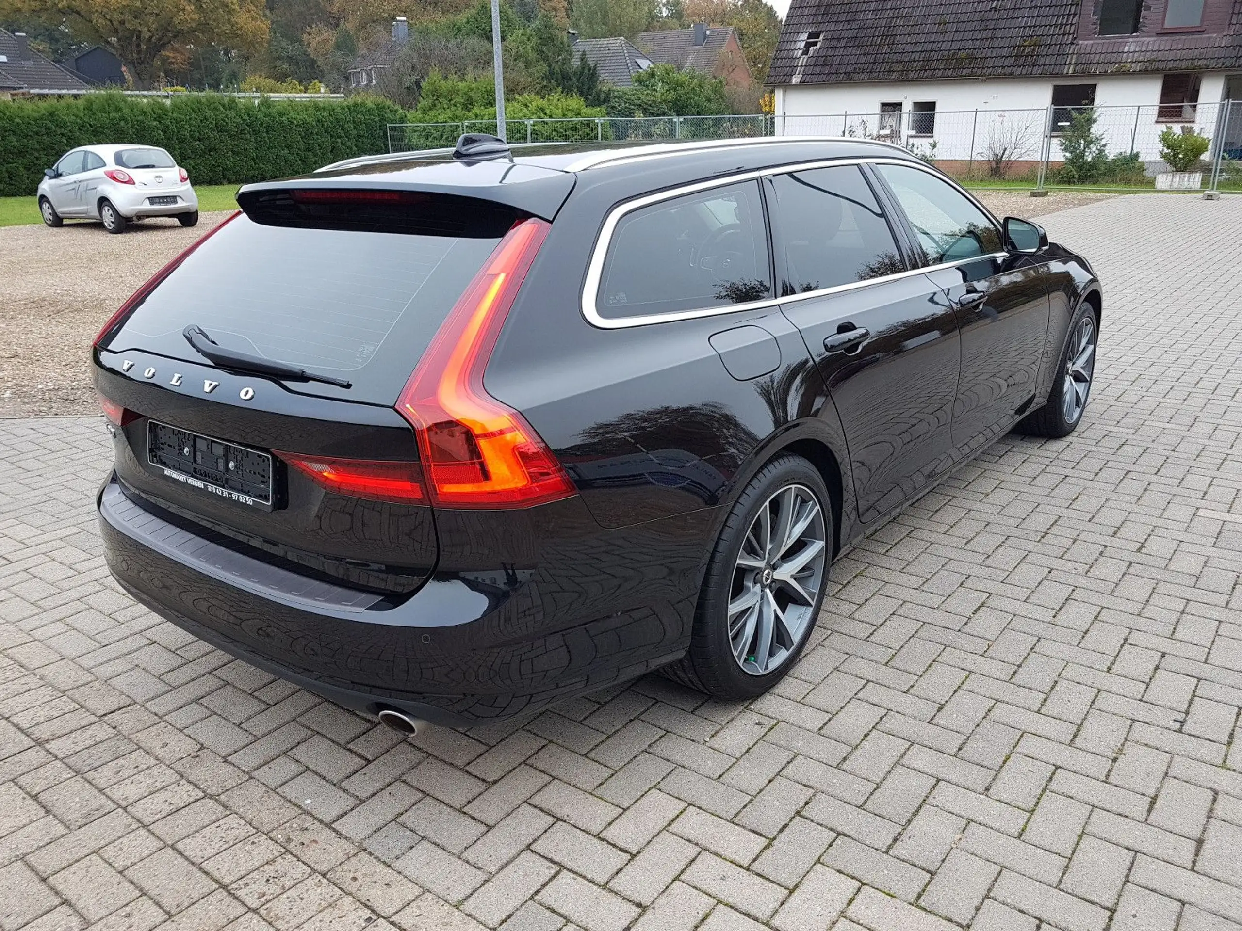 Volvo - V90