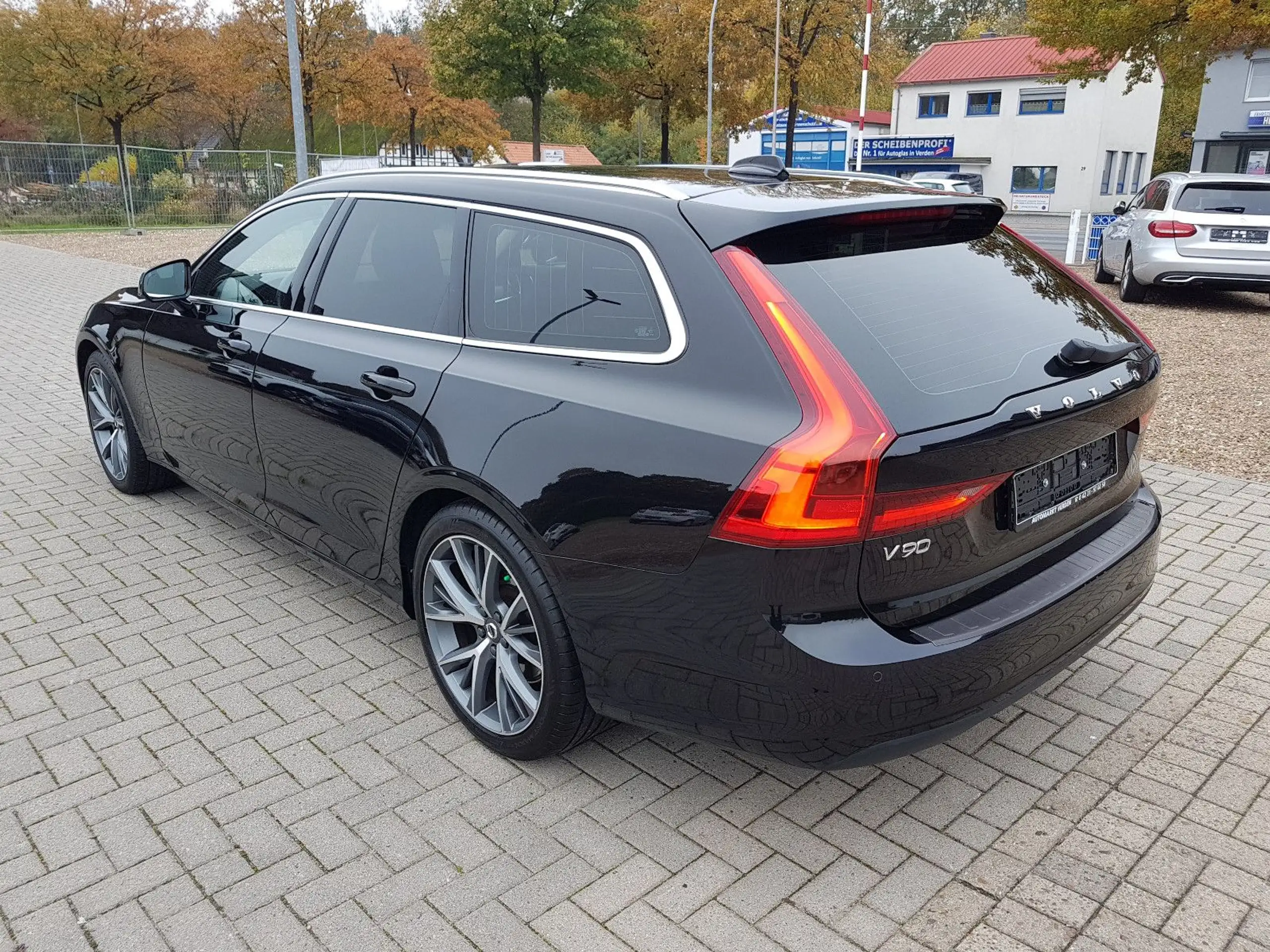 Volvo - V90