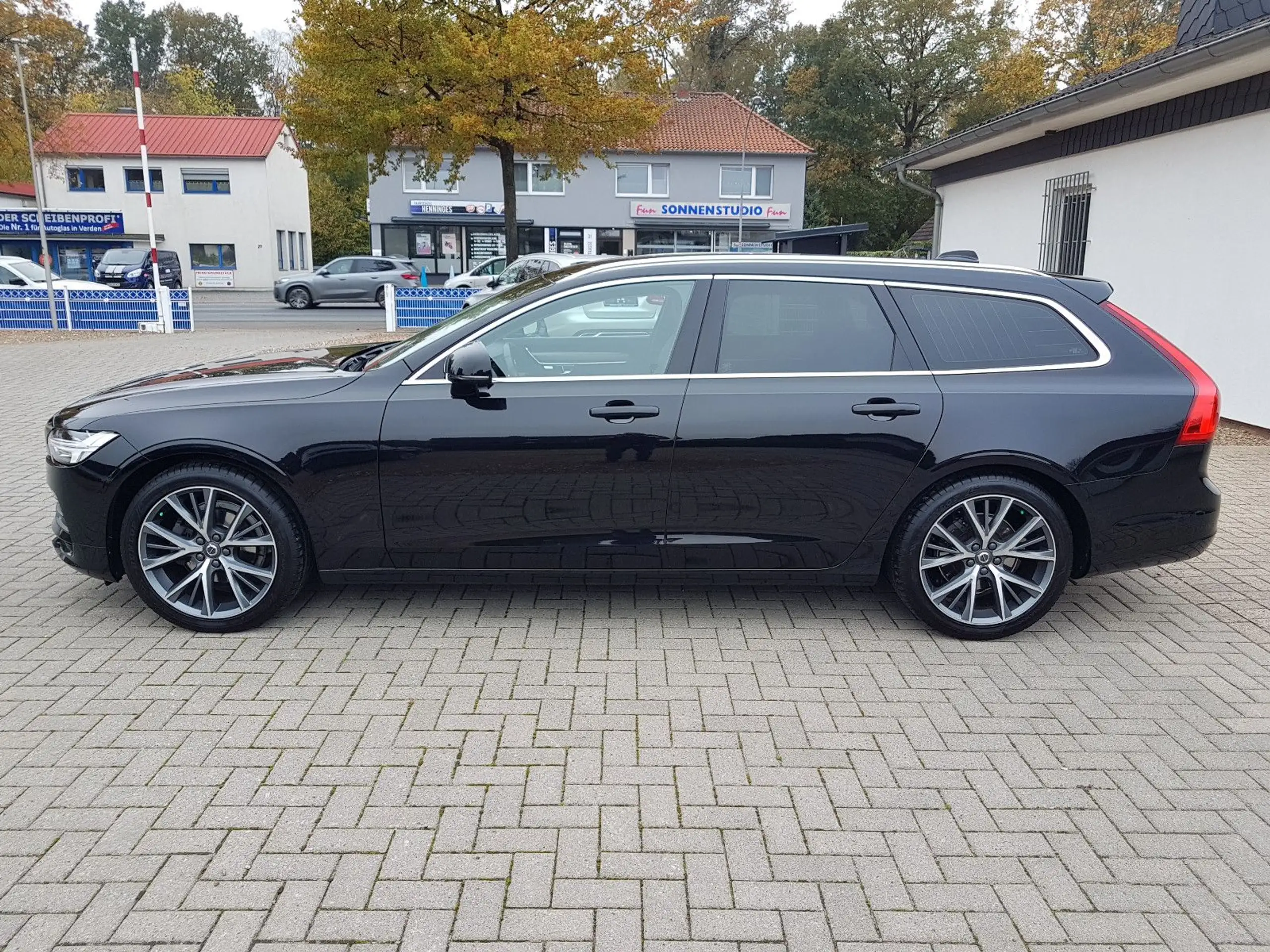 Volvo - V90