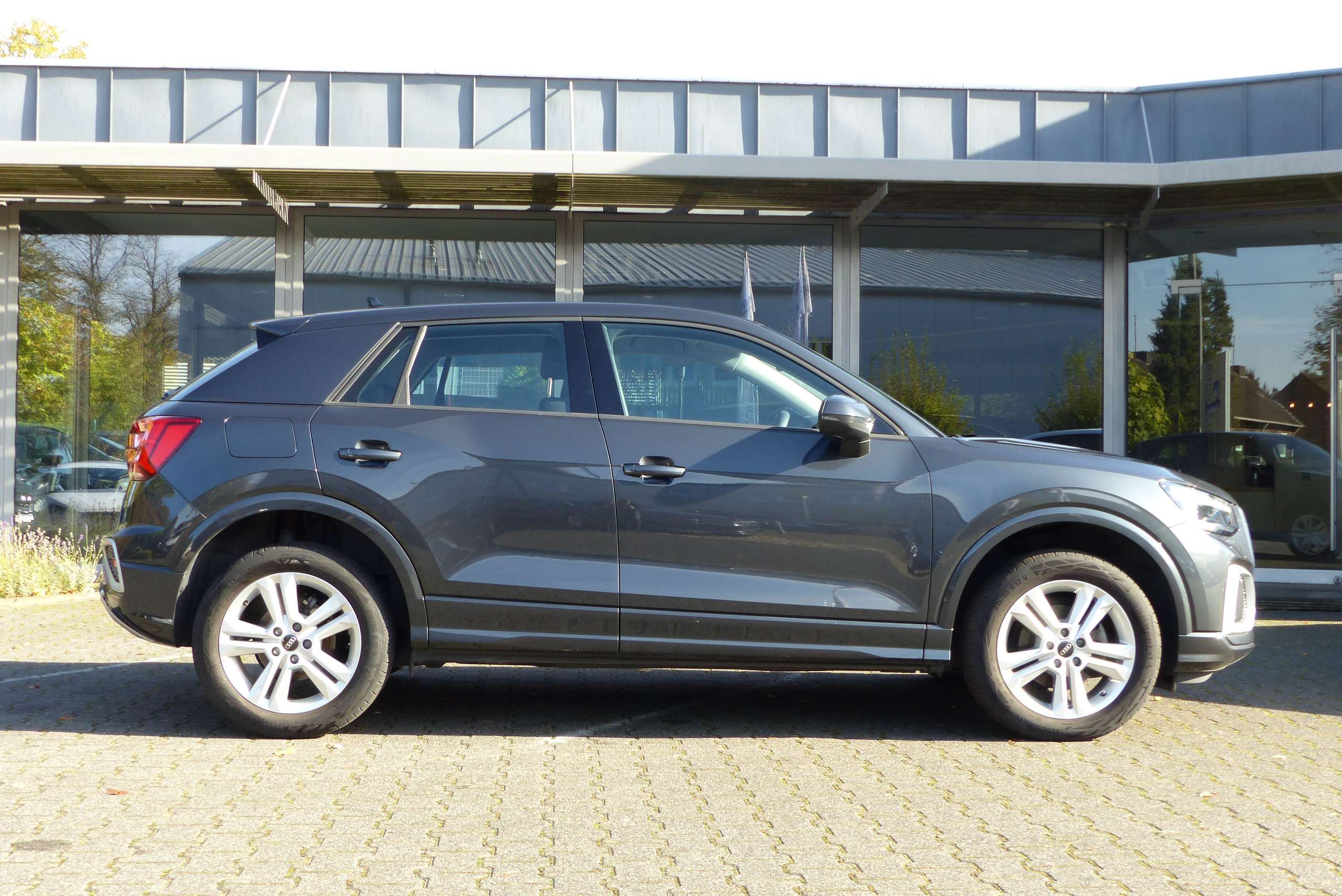 Audi - Q2