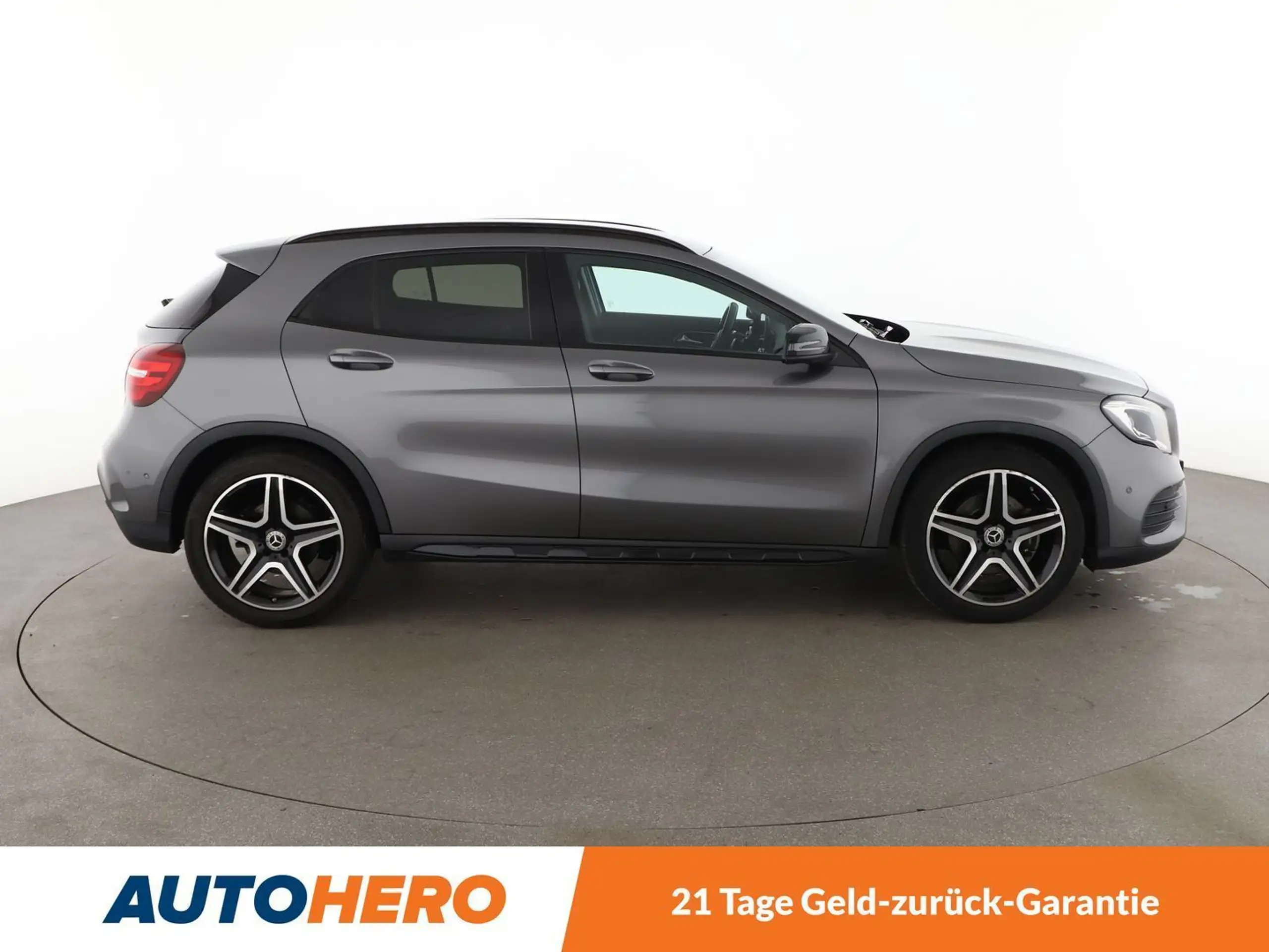 Mercedes-Benz - GLA 220