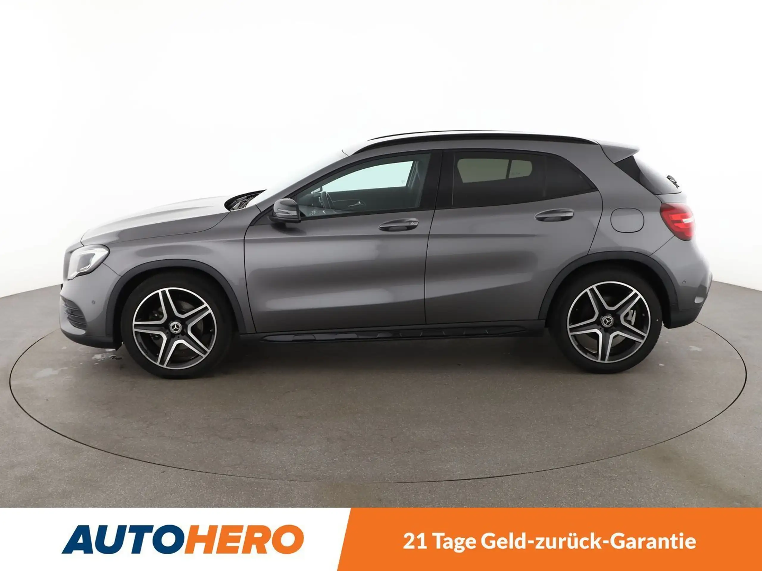 Mercedes-Benz - GLA 220