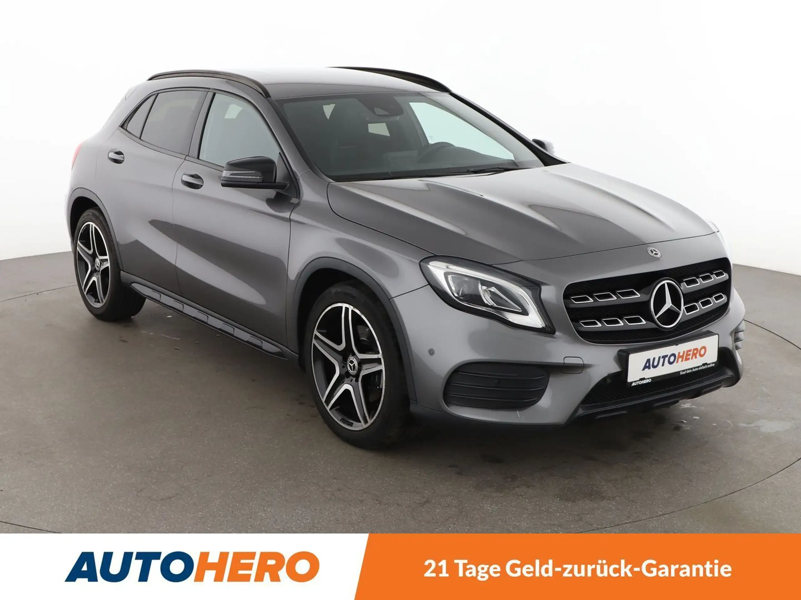 Mercedes-Benz - GLA 220