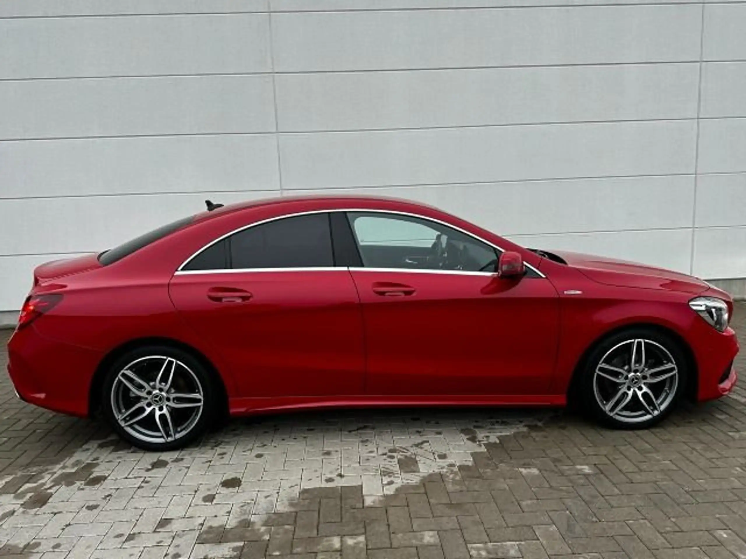 Mercedes-Benz - CLA 180