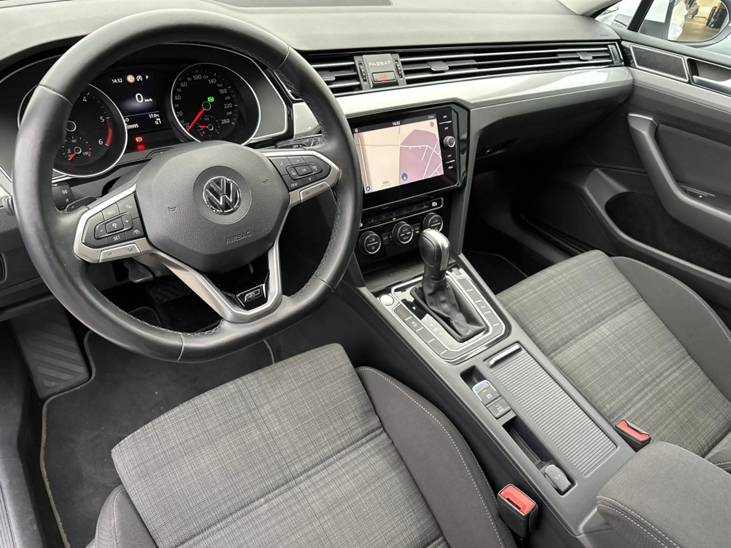 Volkswagen - Passat