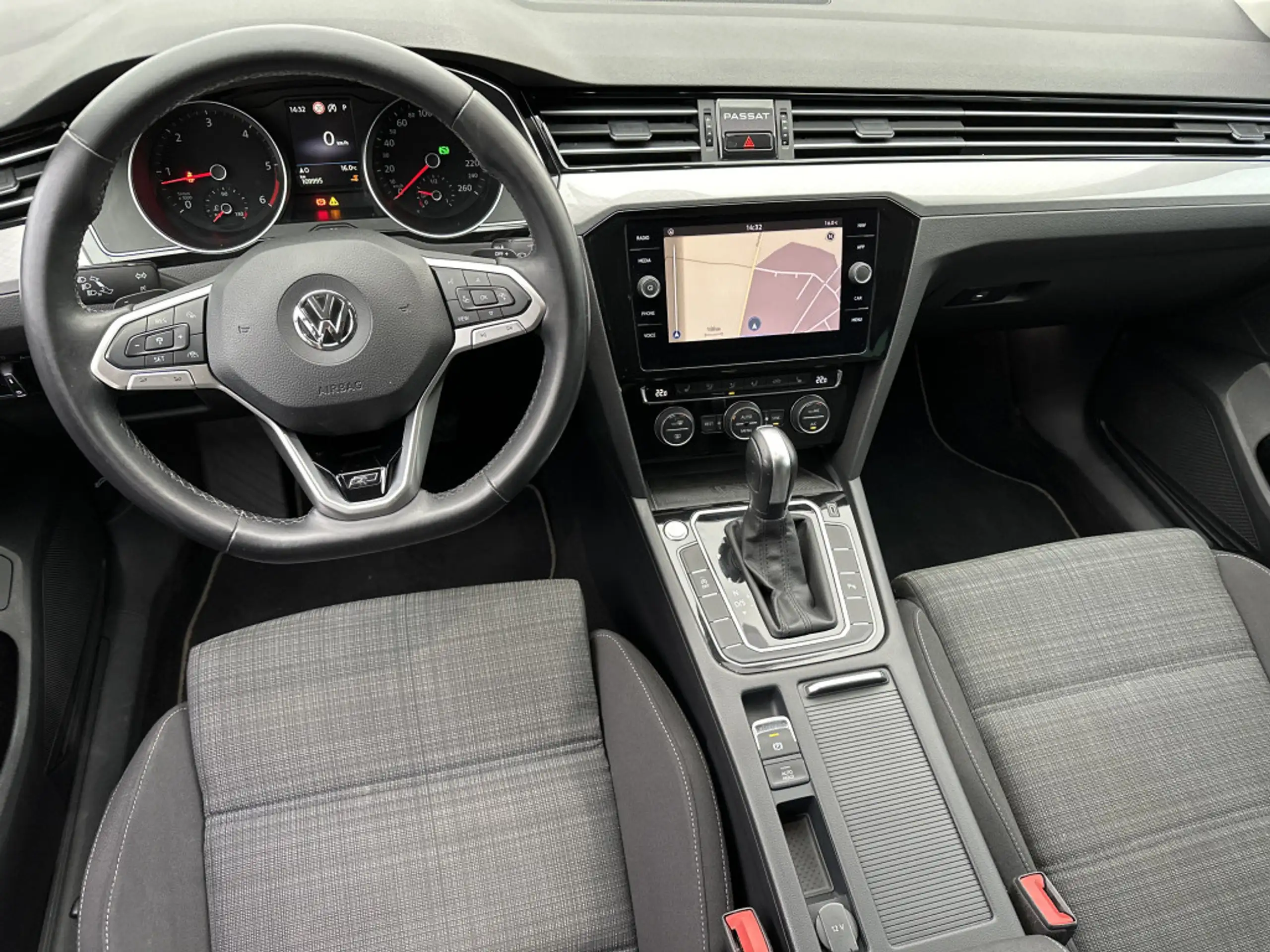 Volkswagen - Passat