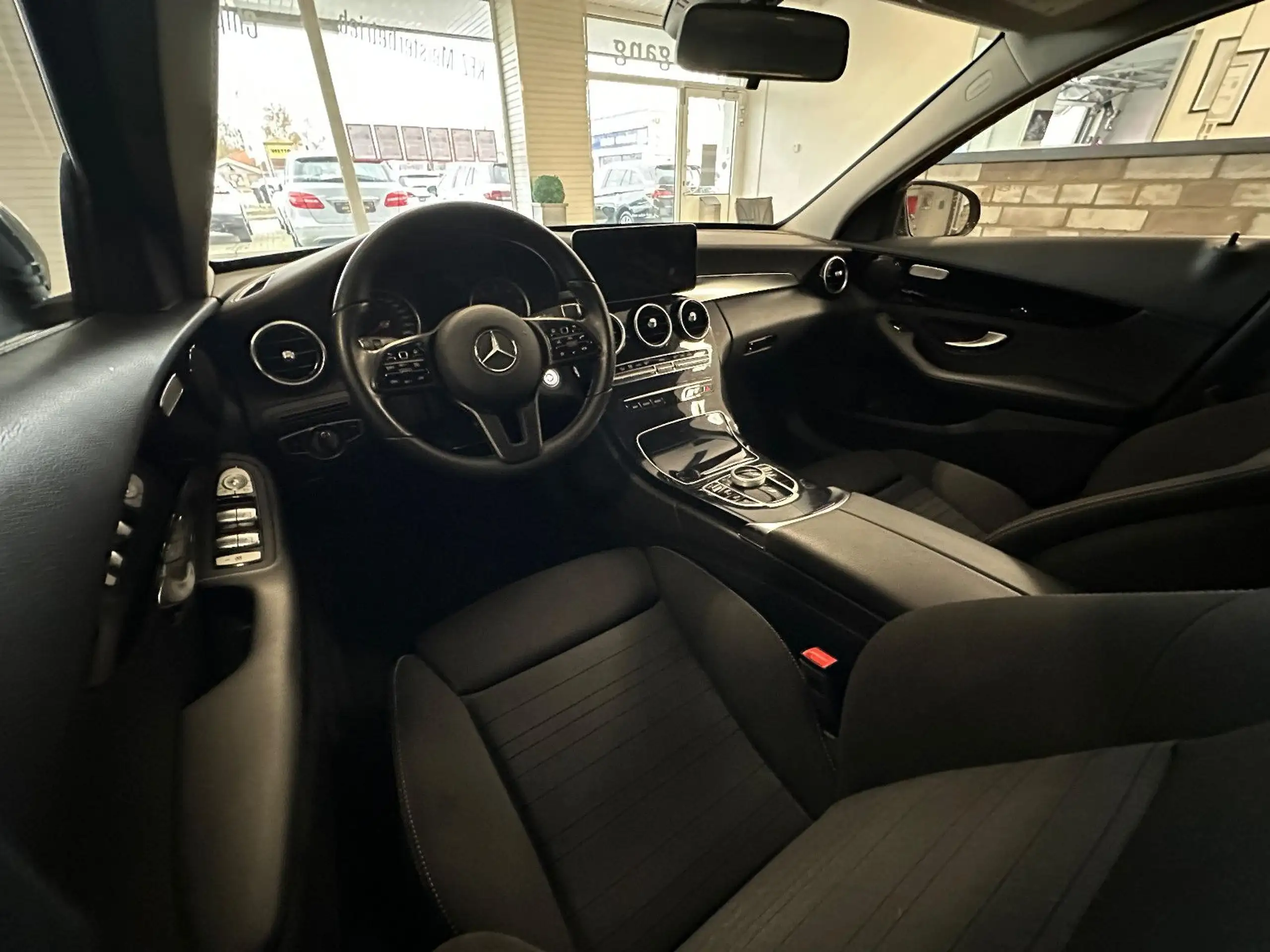 Mercedes-Benz - C 220