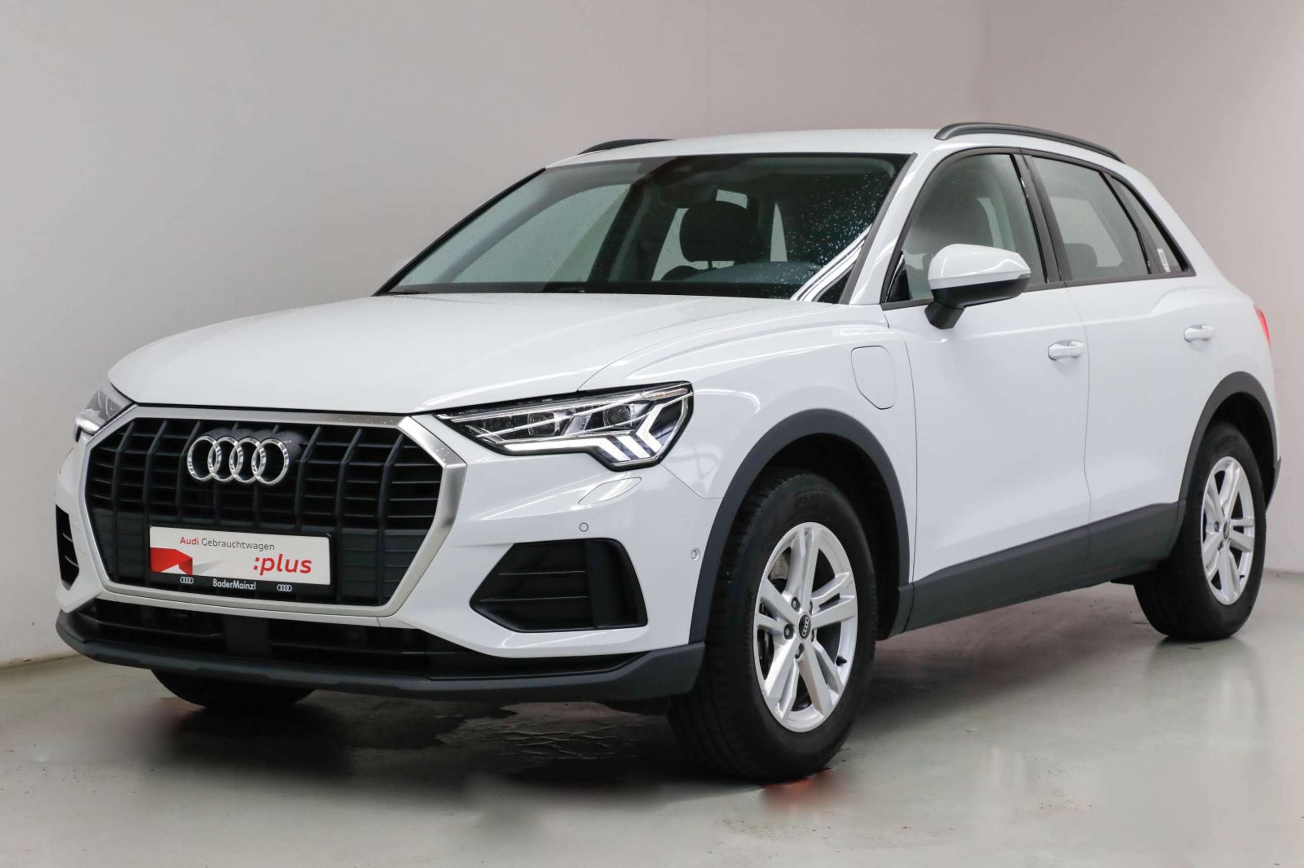 Audi - Q3